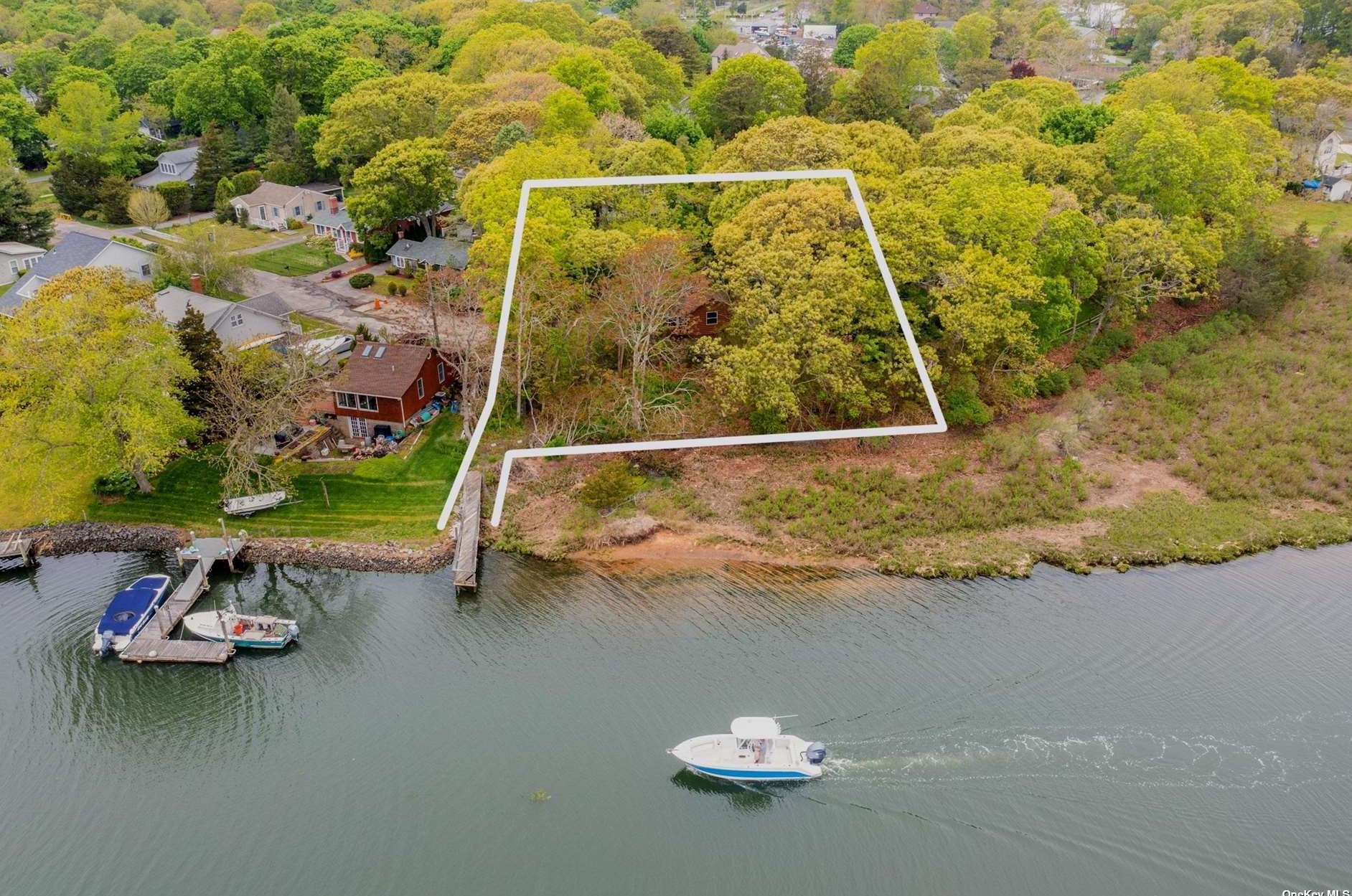 10 Riley Ave, Mattituck NY  11952-1859 exterior
