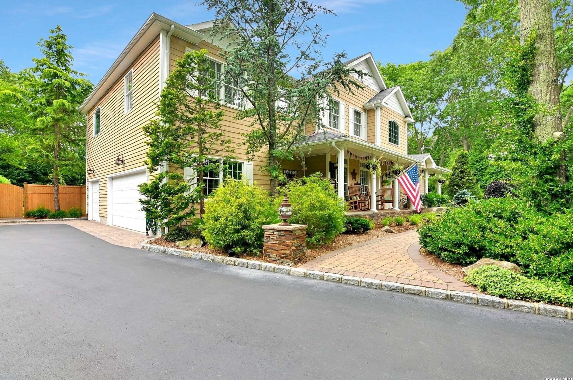 30 Christine Ln, Yaphank, NY 11980-1210