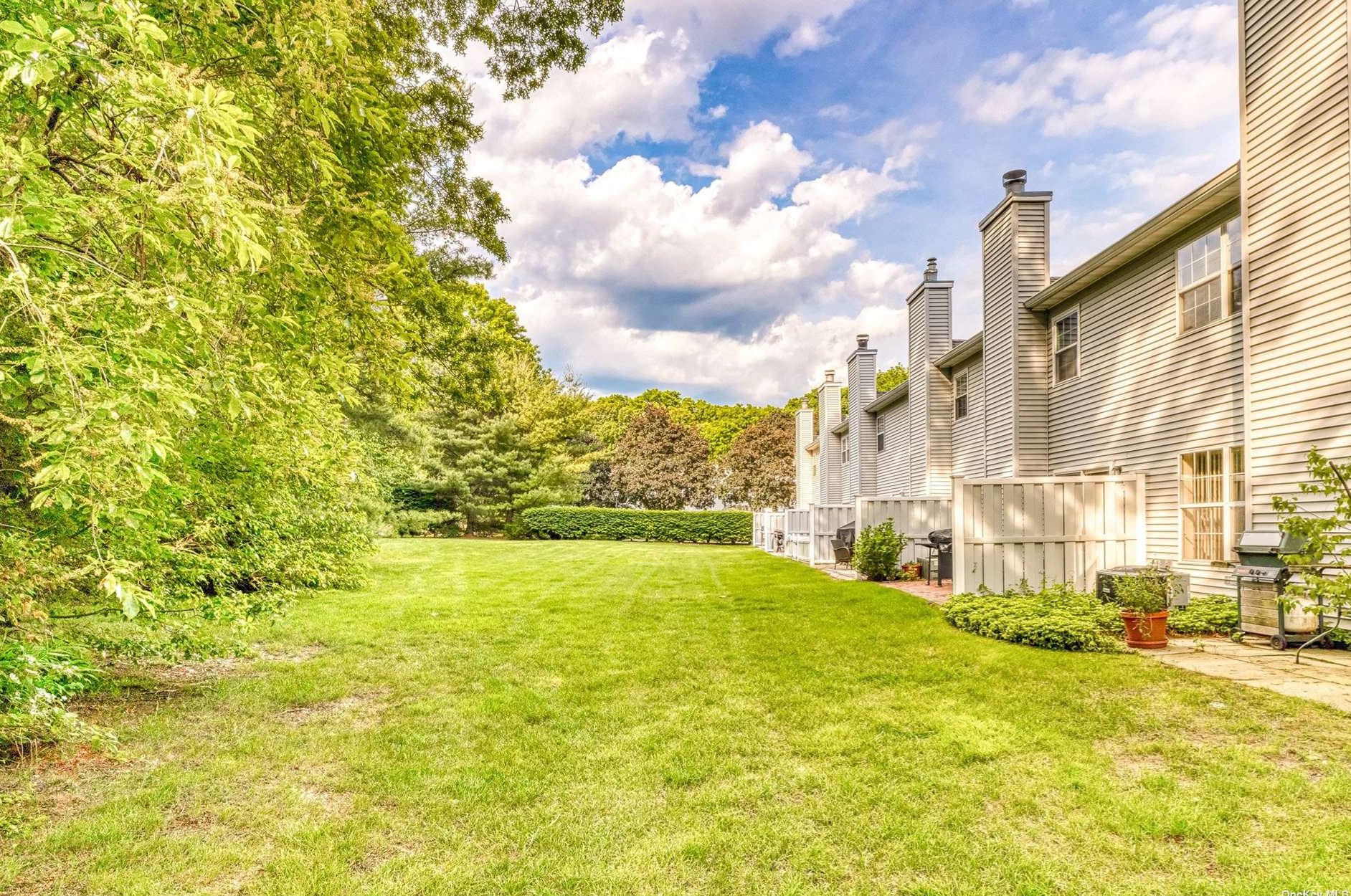 1003 Sara Cir, Prt Jefferson Station NY  11776-2746 exterior