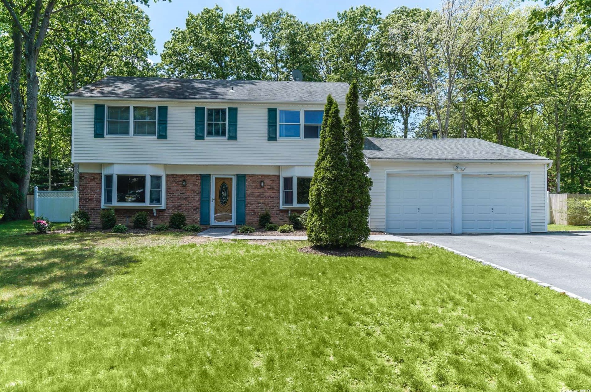 14 Sedgewick Ln, Stonybrook, NY 11790-3106