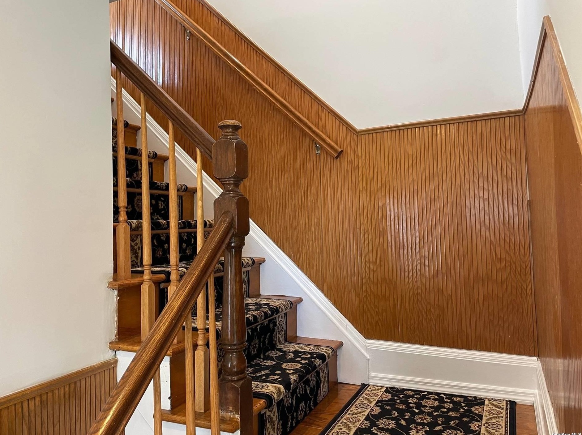 3 Edgewood Rd, Port Washington, NY 11050