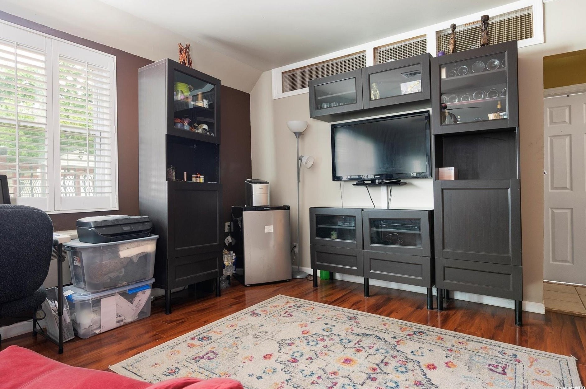 8 Noon Pl, Freeport NY  11520-5347 exterior