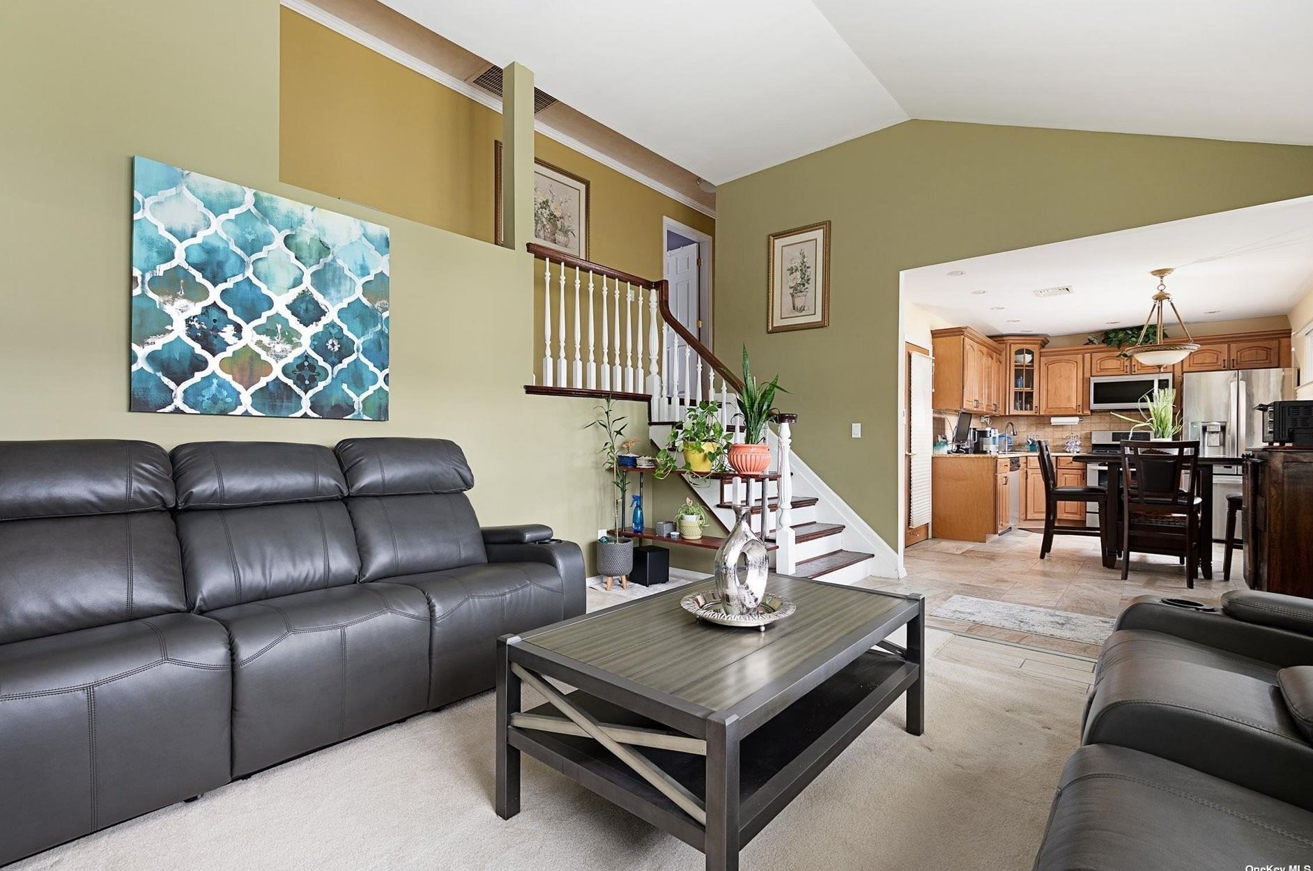 8 Noon Pl, Freeport NY  11520-5347 exterior