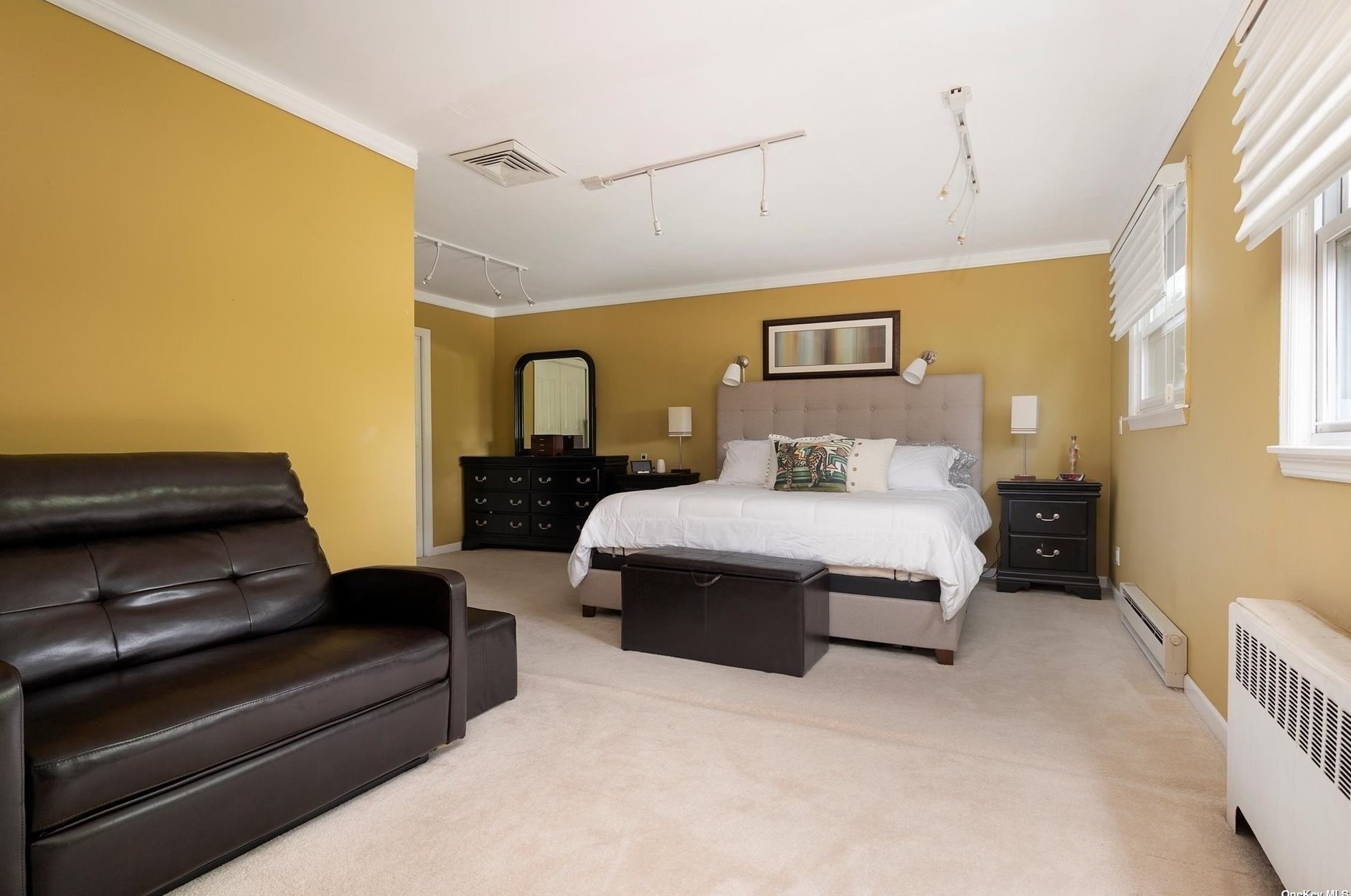 8 Noon Pl, Freeport NY  11520-5347 exterior