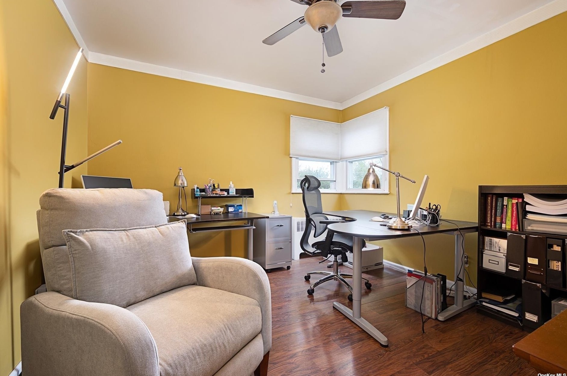 8 Noon Pl, Freeport NY  11520-5347 exterior