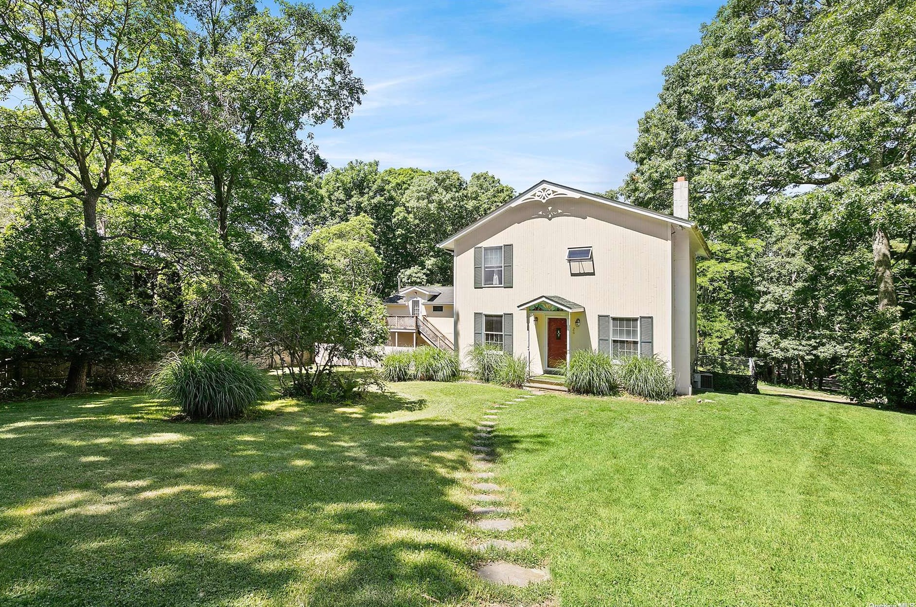 26 Woodbine, South Hampton, NY 11968