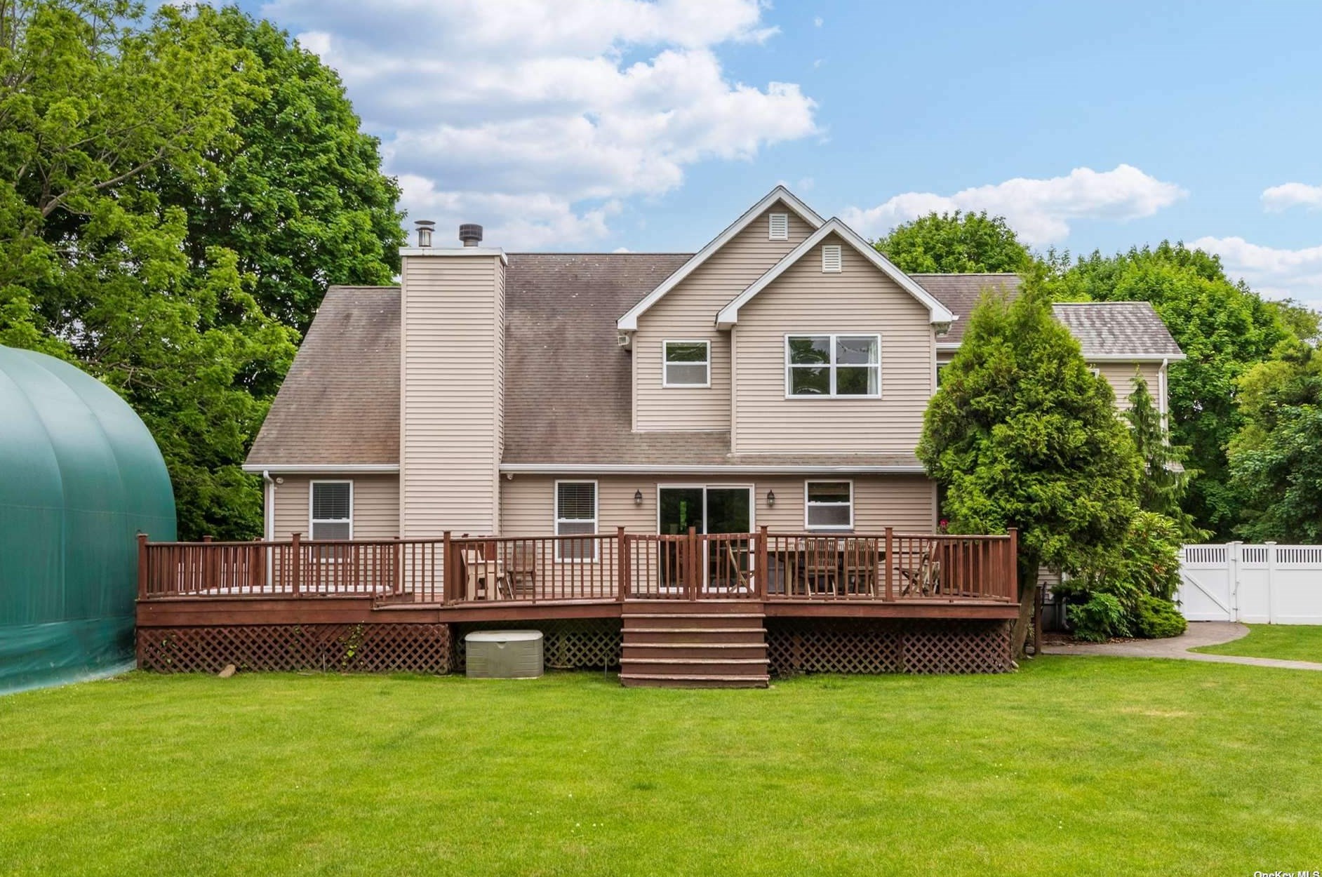 7 Woodlawn Ave, East Moriches, NY 11940