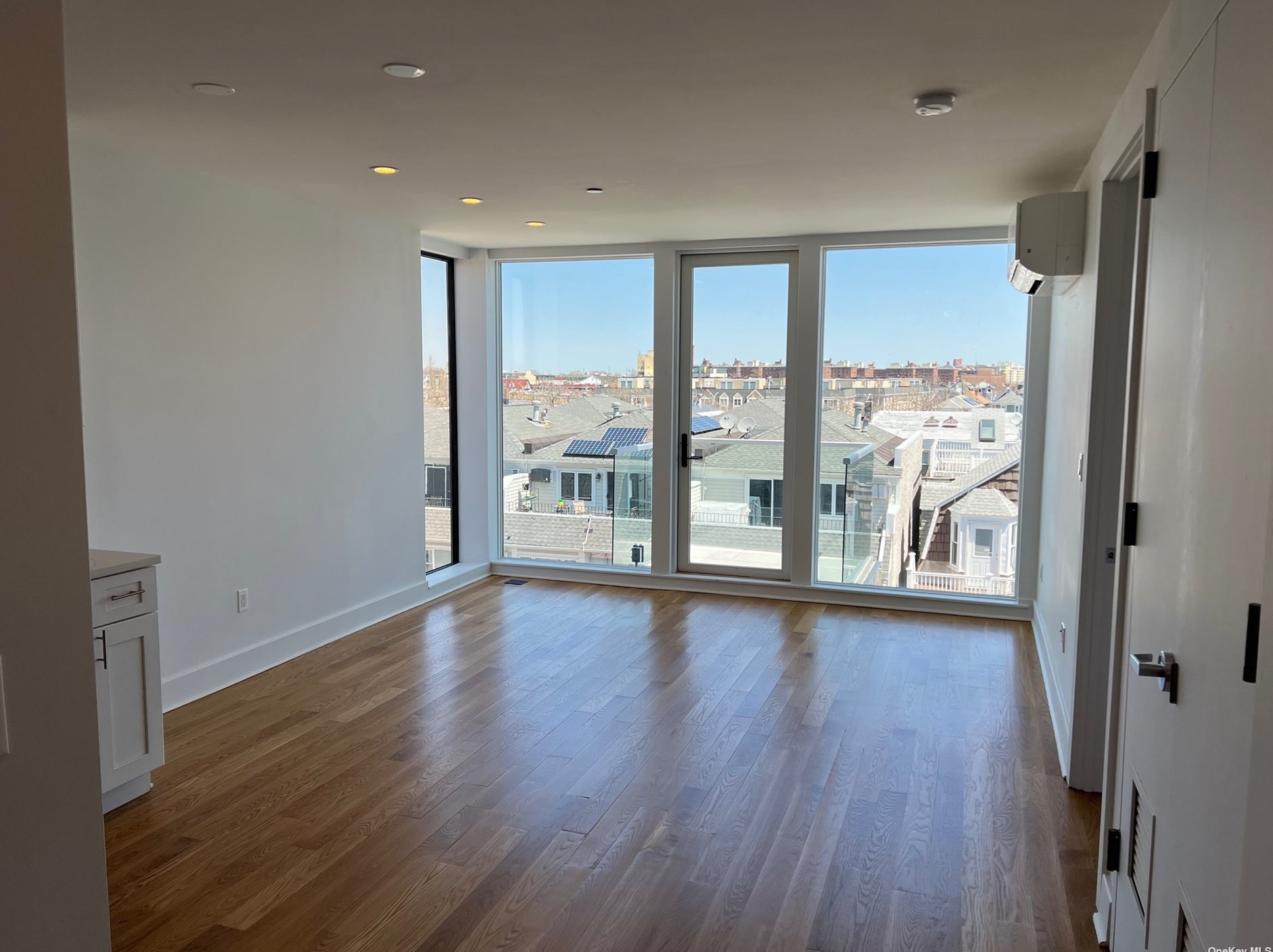163 Beach 96th St #4b, Far Rockaway, NY 11693