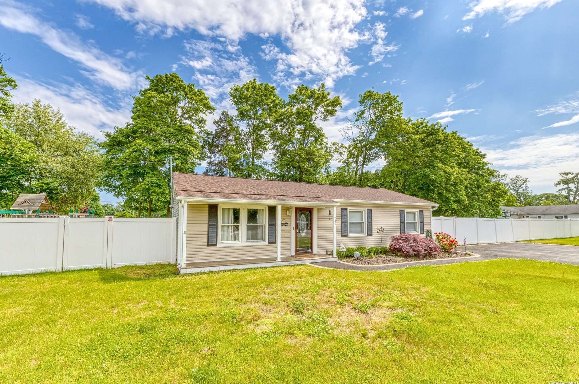 230 Frowein Rd, Center Moriches, NY 11934
