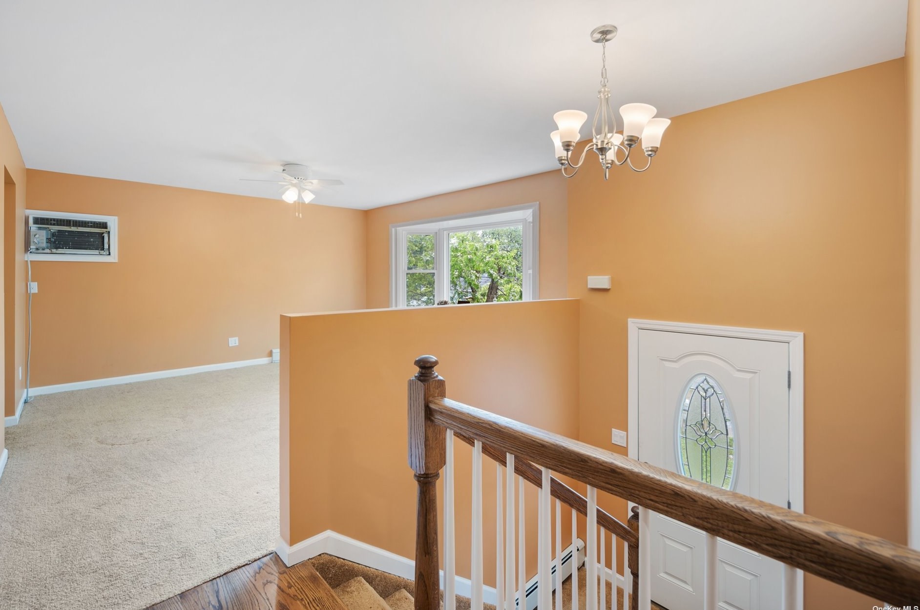 60 Smith St, Amityville, NY 11701-2414