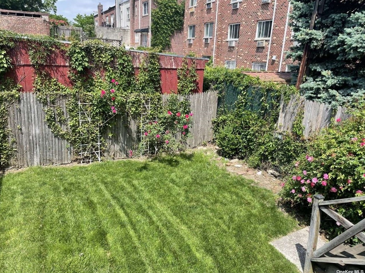51-12 67th St, Flushing, NY 11377-3776