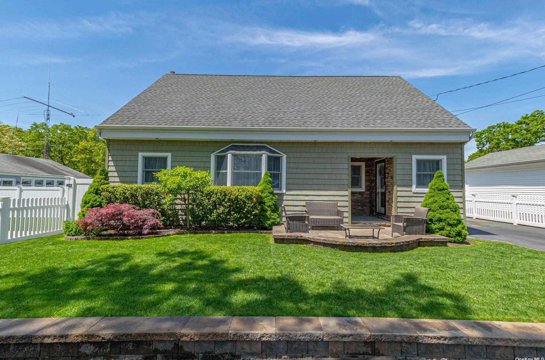 136 Holbrook St, Canaan Lake, NY 11772-1663