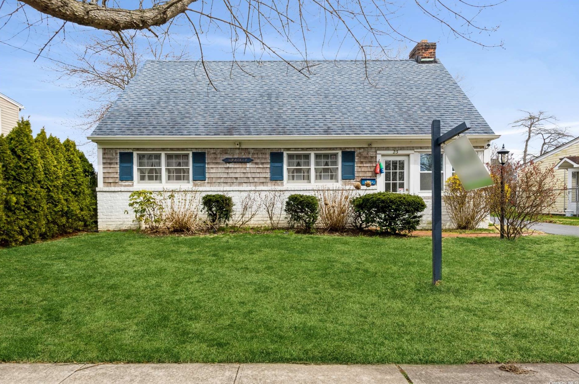 23 Riverside Ave, East Massapequa, NY 11758-5728