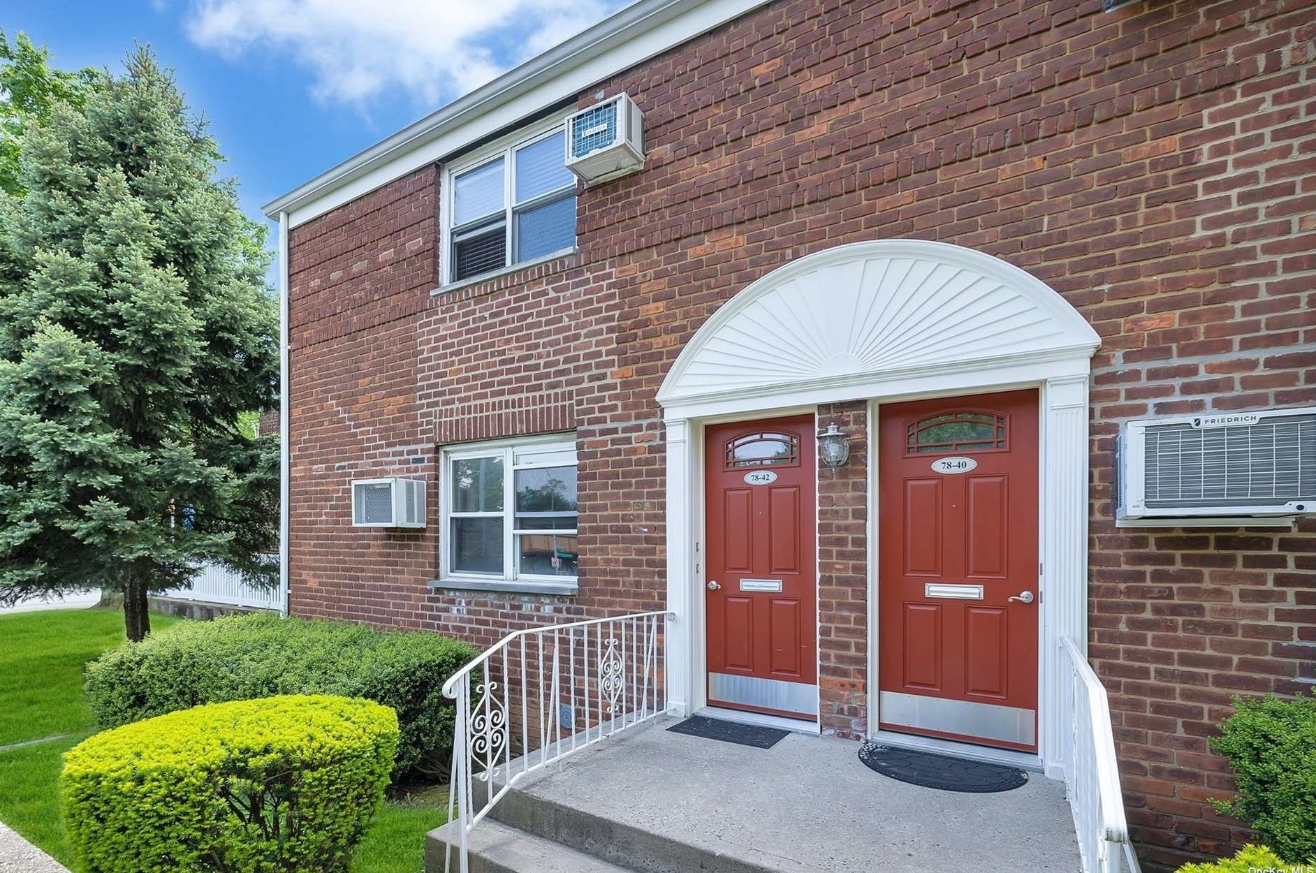 7842 Cloverdale Blvd, Flushing, NY 11364-3124