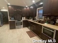 79 Winter Ln, Hicksville, NY 11801