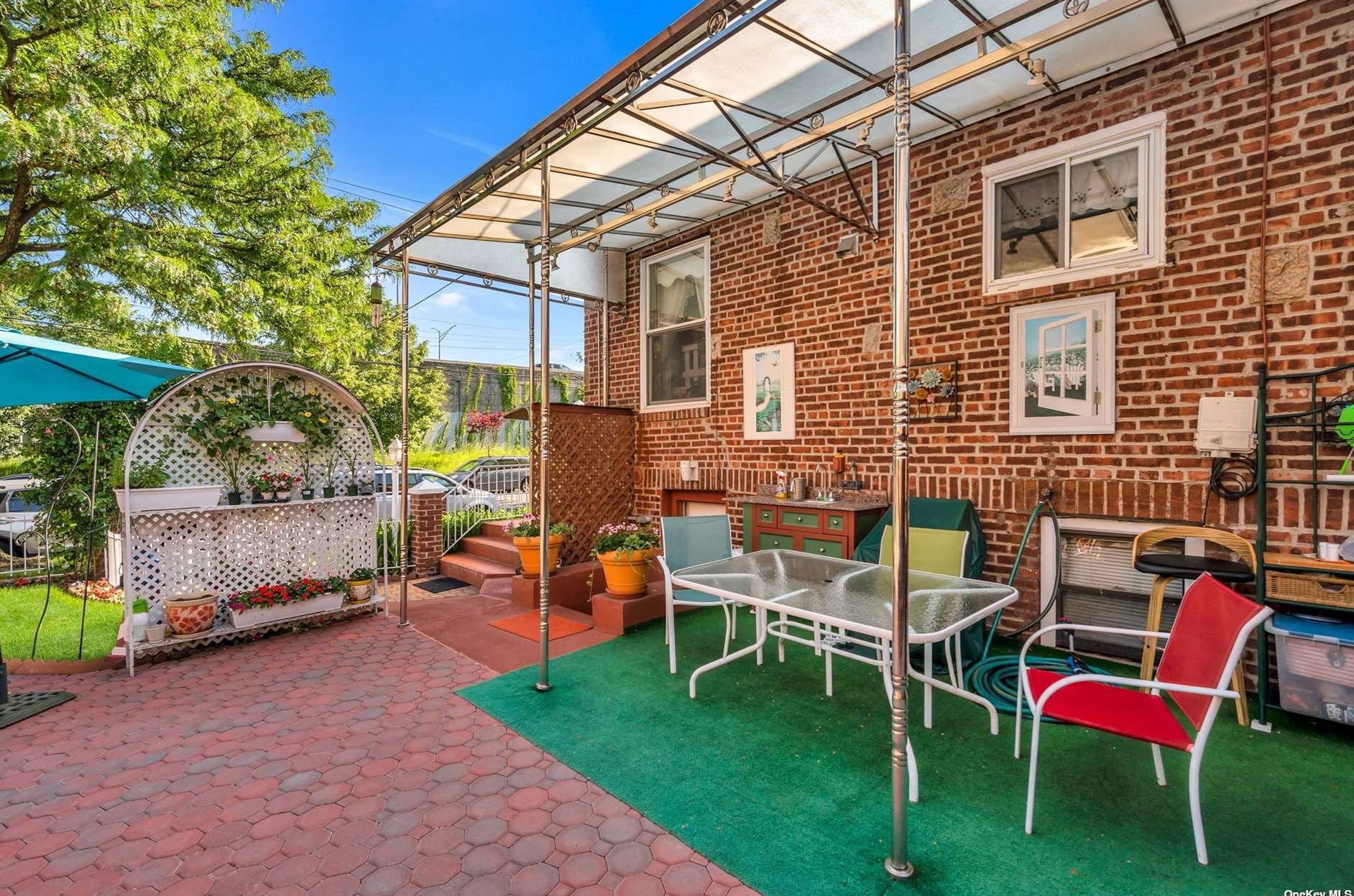 8021 57th Ave, Flushing NY  11373-4705 exterior