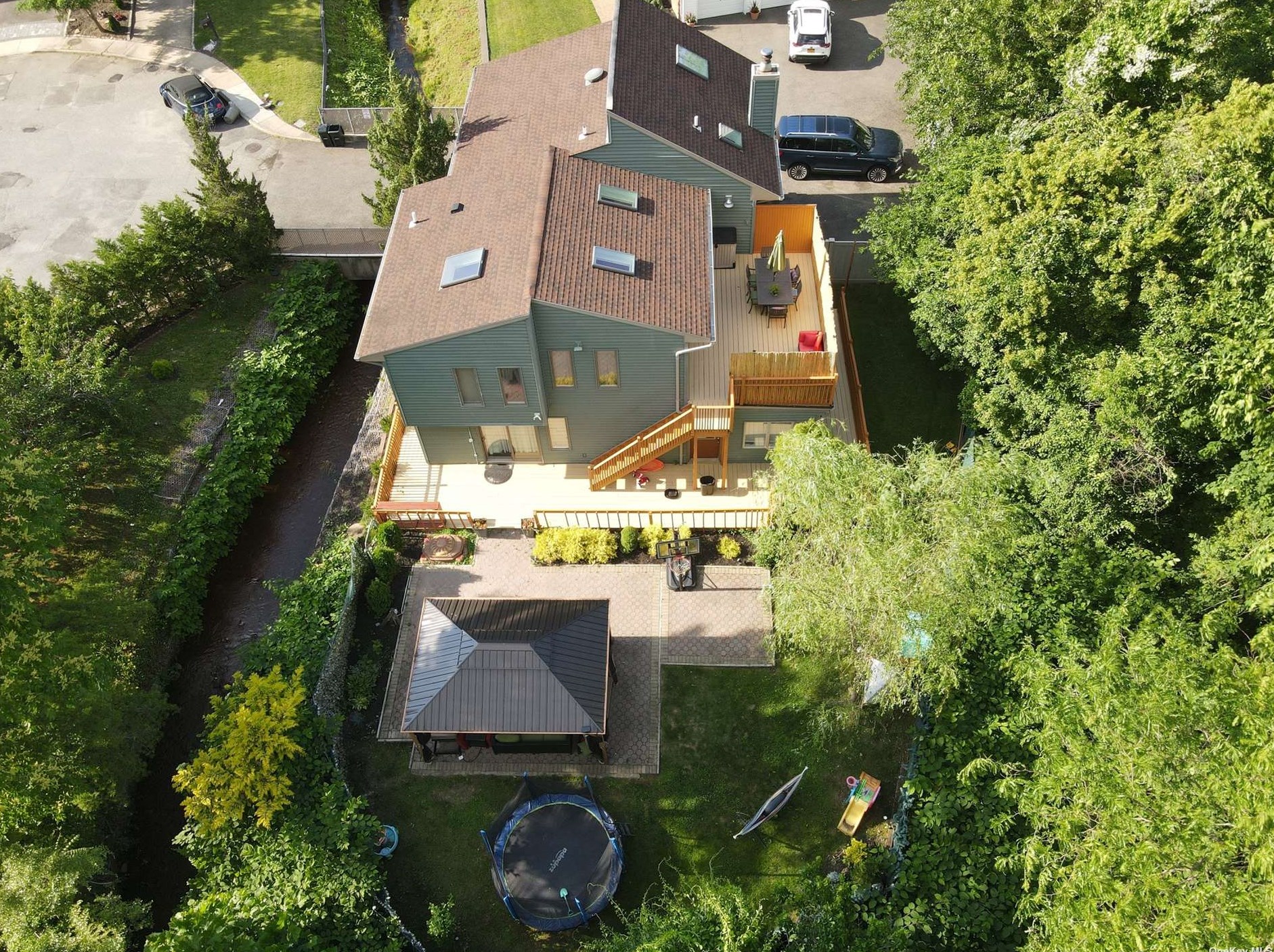 3728 East End, Seaford, NY 11783