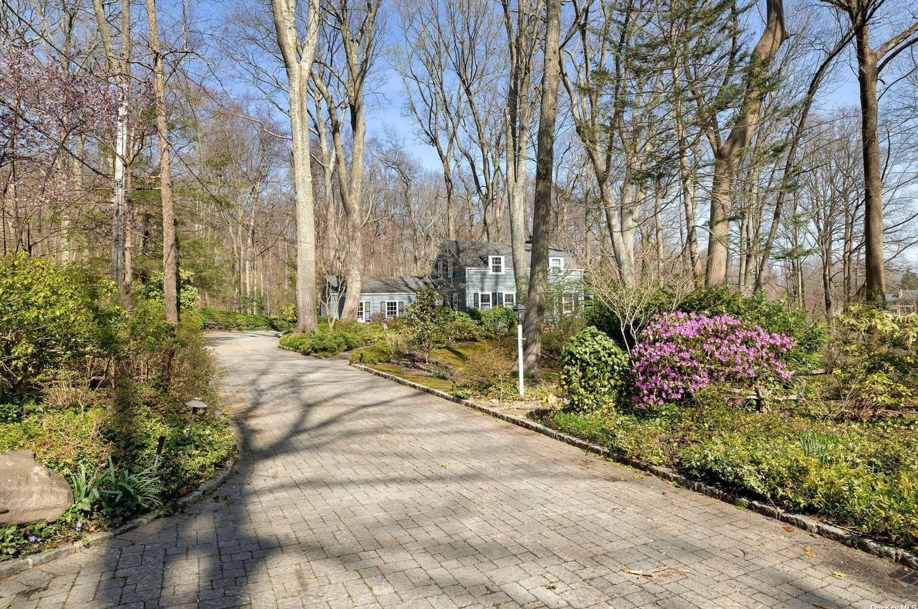 15 Hawthorne Ct, Center Port, NY 11721-1771