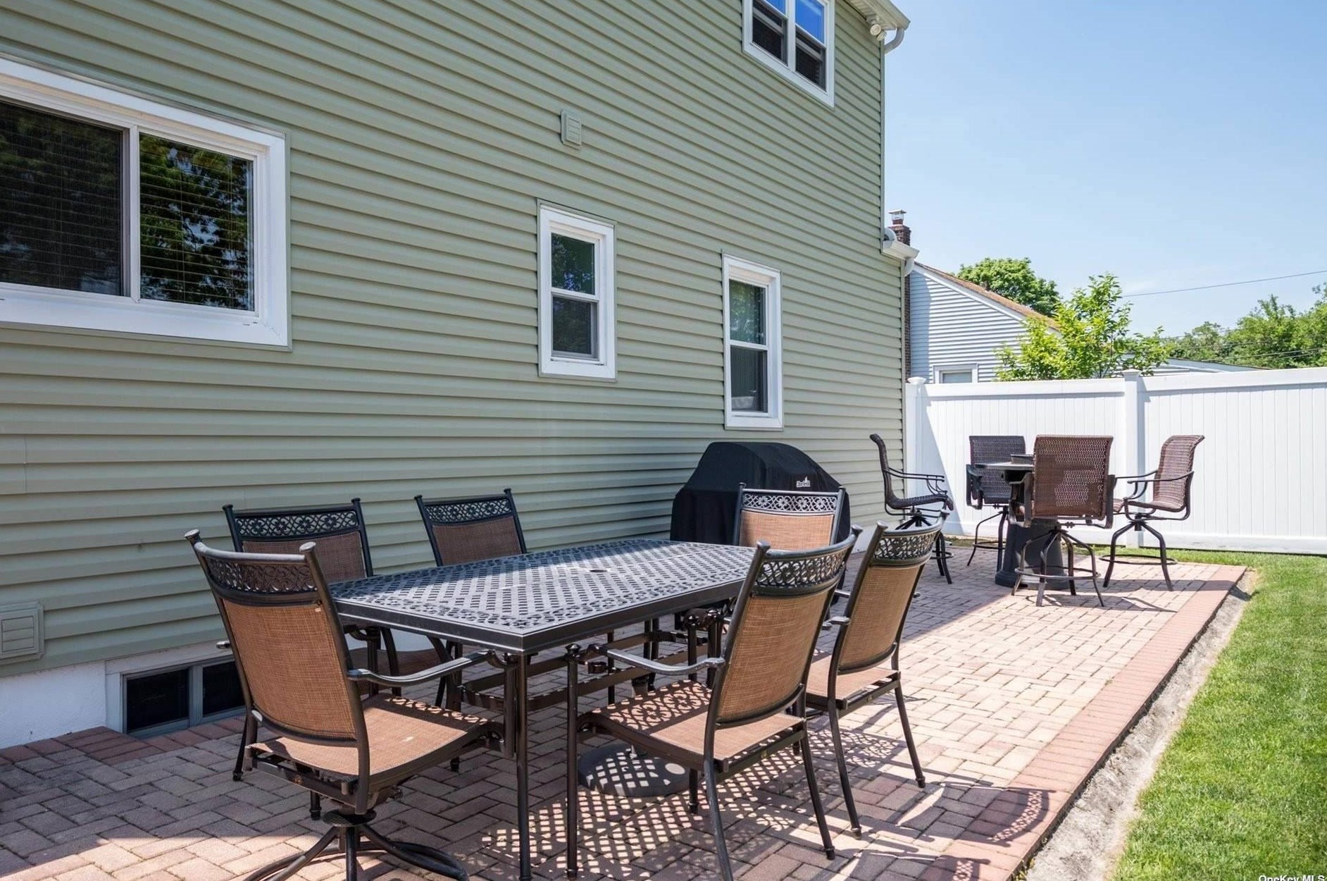 542 N Wellwood Ave, North Lindenhurst, NY 11757