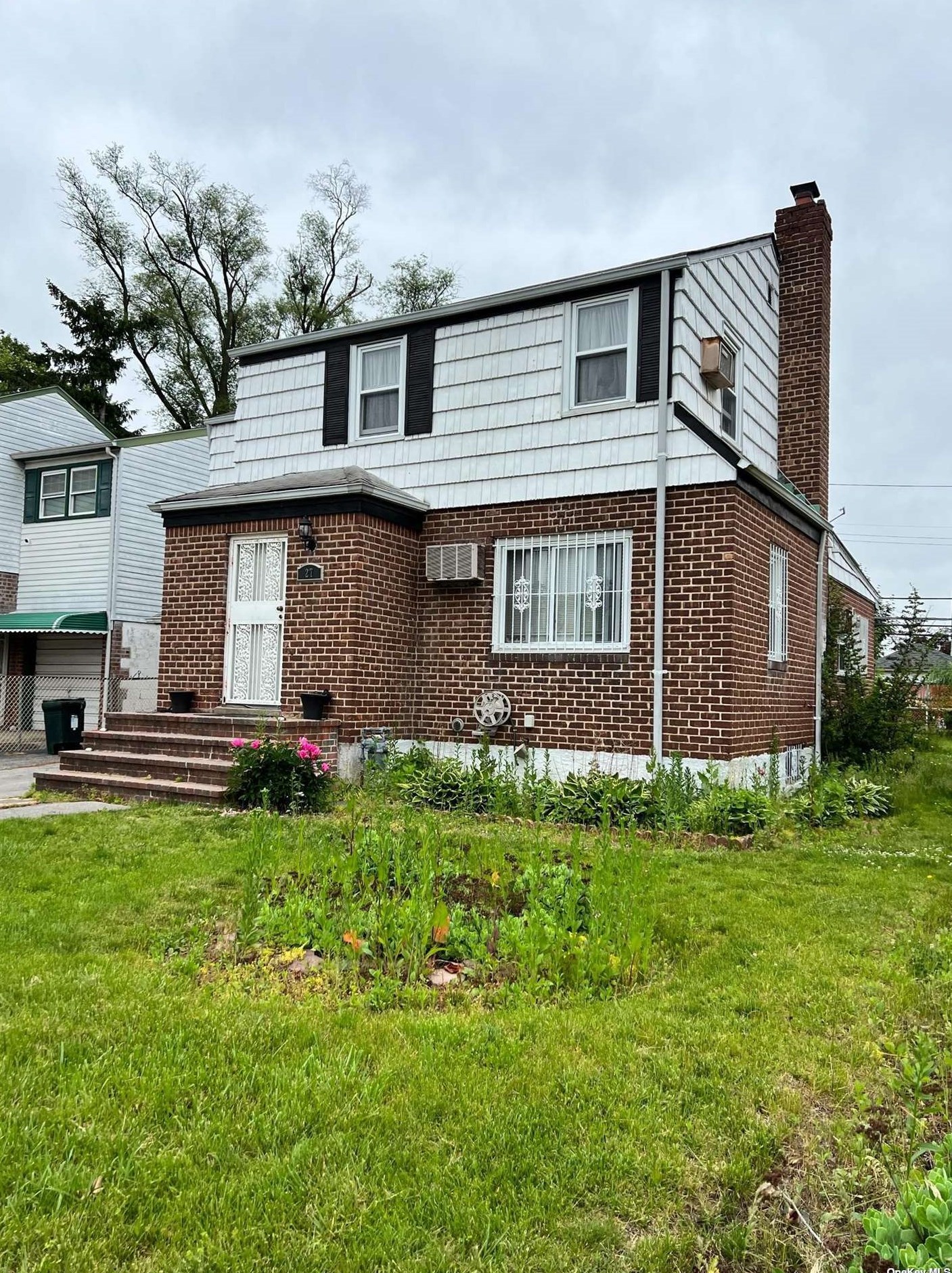 27 Diamond St, Floral Park, NY 11003