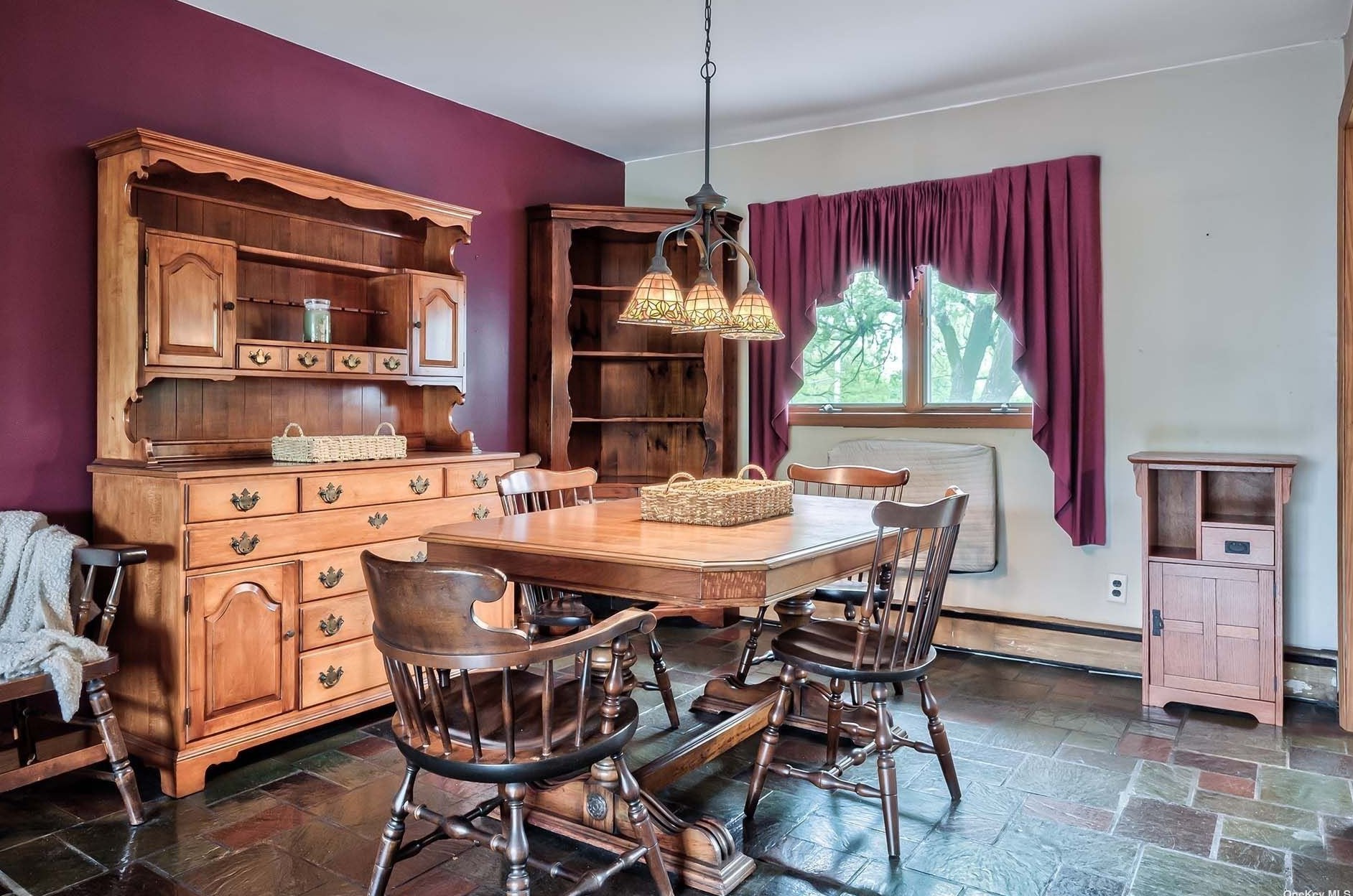 19 Clinton Ln, Hicksville NY  11801-1726 exterior