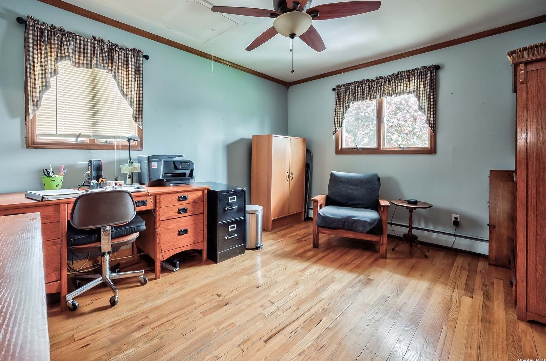 19 Clinton Ln, Hicksville NY  11801-1726 exterior