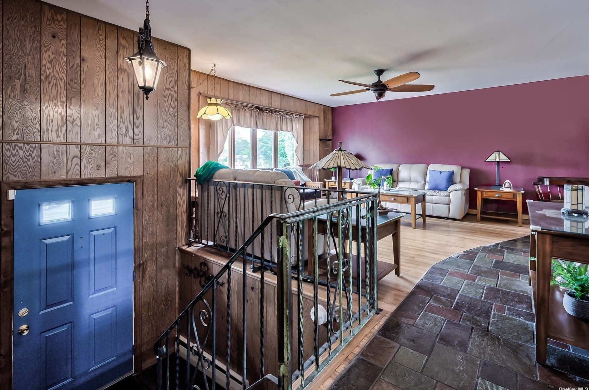 19 Clinton Ln, Hicksville NY  11801-1726 exterior