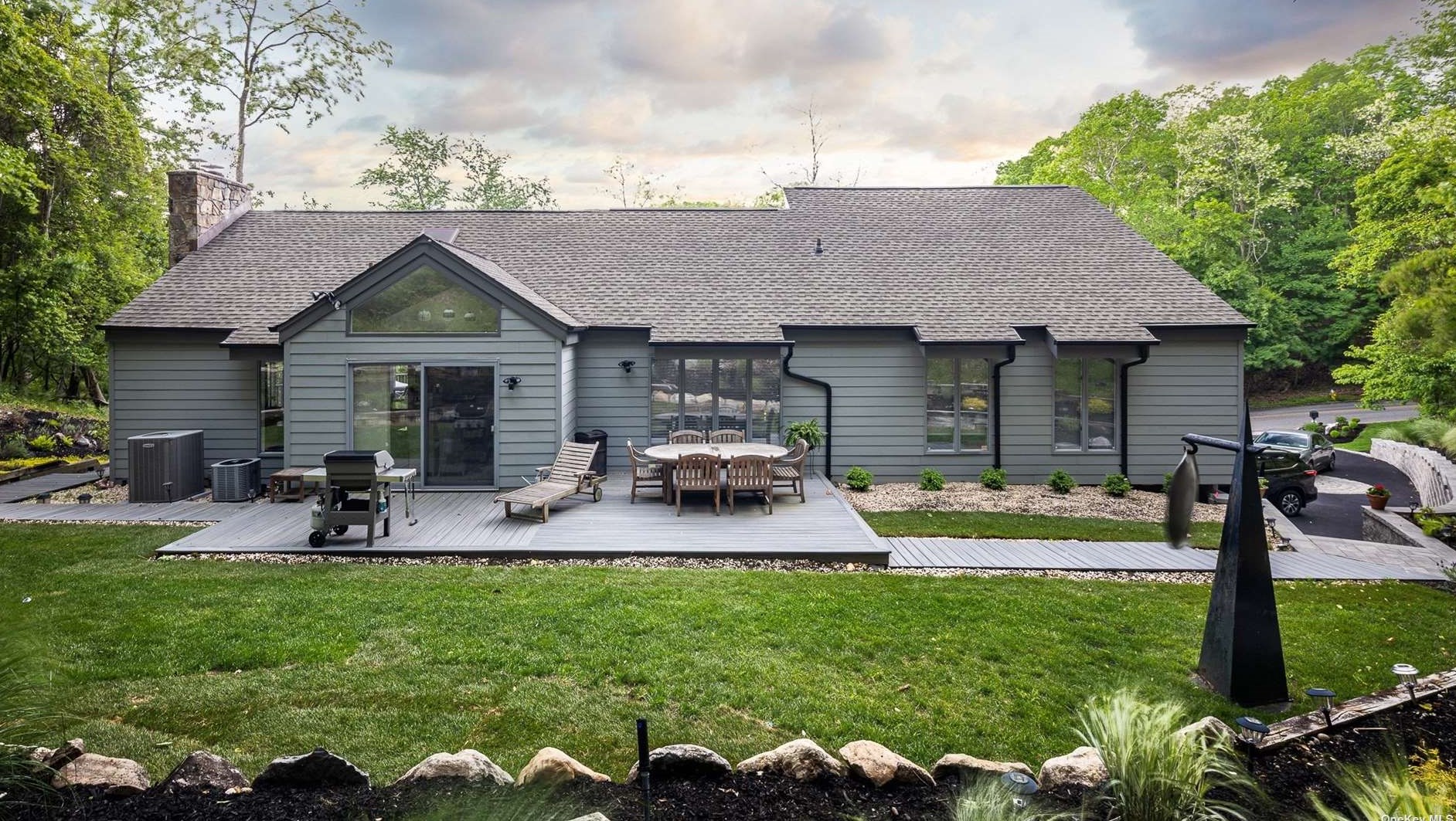11 Winston Dr, Prt Jefferson Station, NY 11777-1165