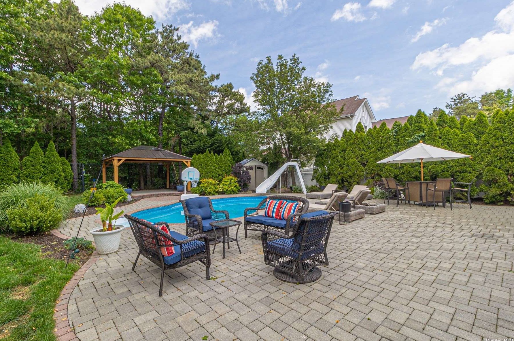 7 Forsythia, Holtsville, NY 11742