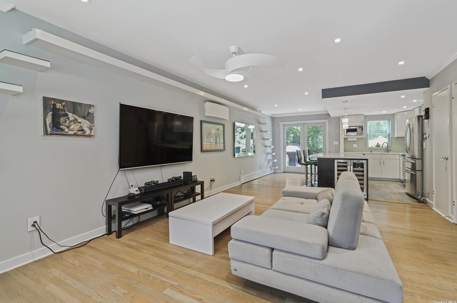 61-24 67th St, Flushing, NY 11379-3776