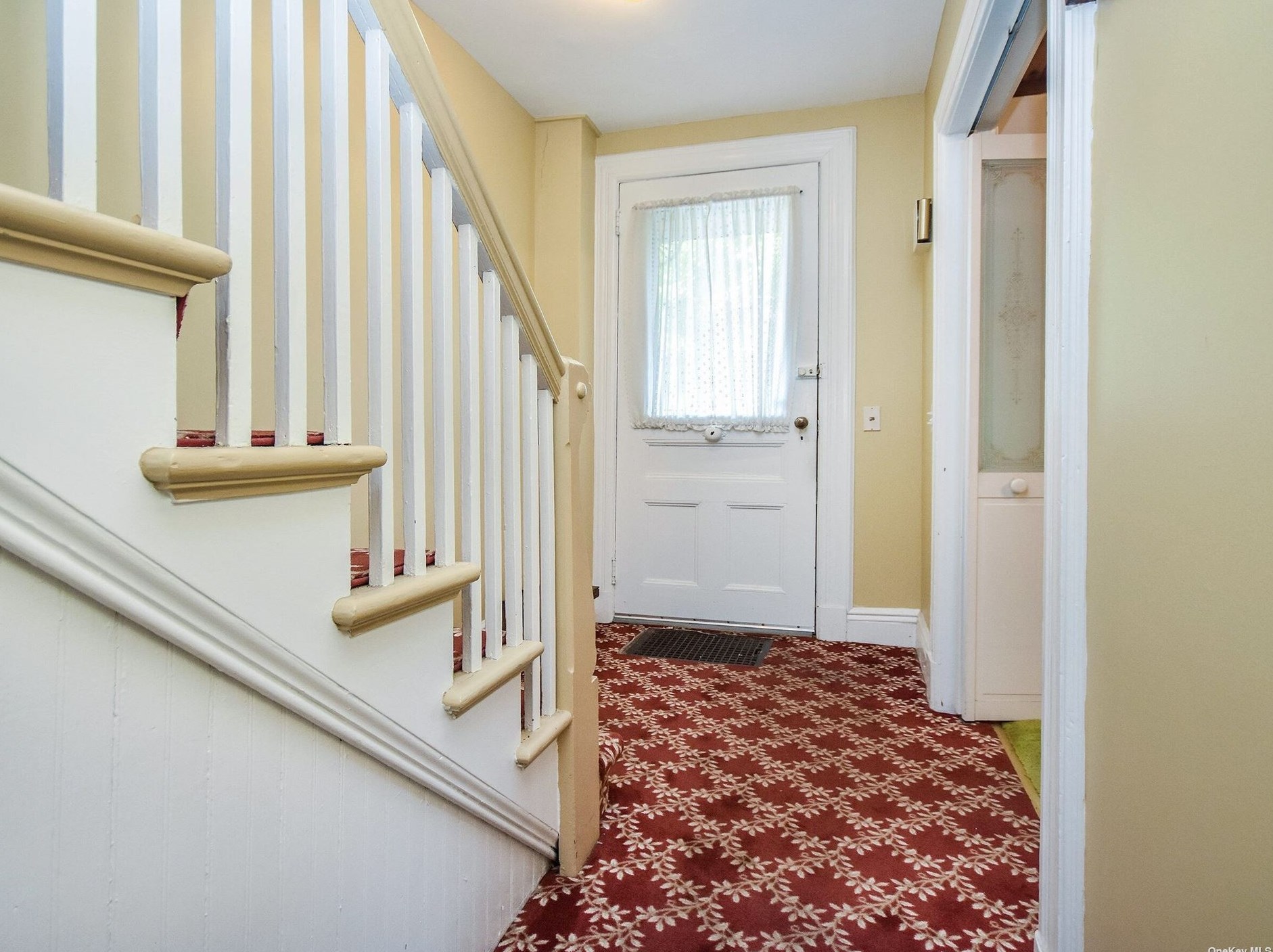 84 Brown St, Sea Cliff, NY 11579-1626