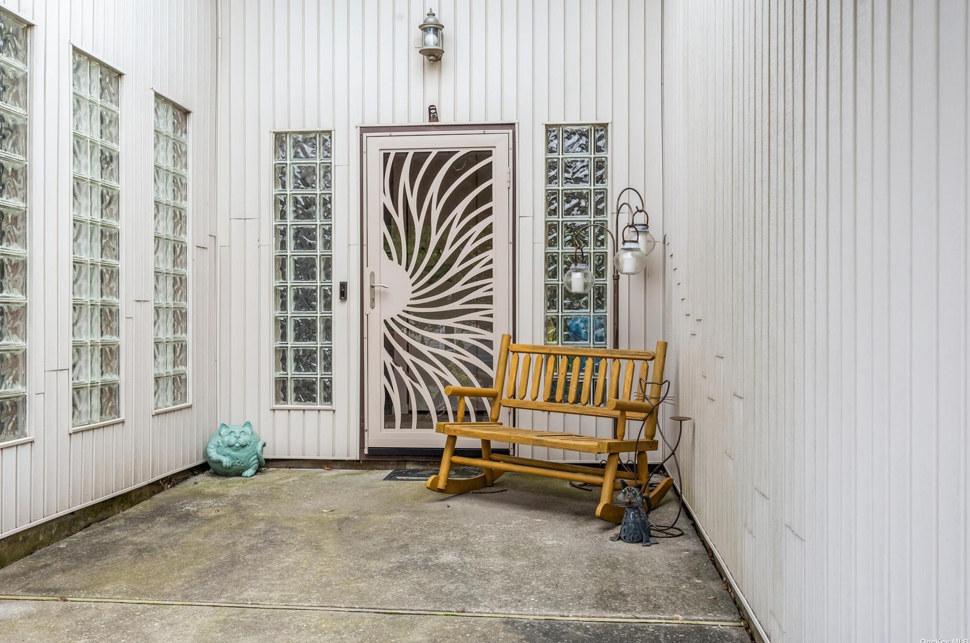 8 Malcolm St, North Bellport NY  11713-1008 exterior