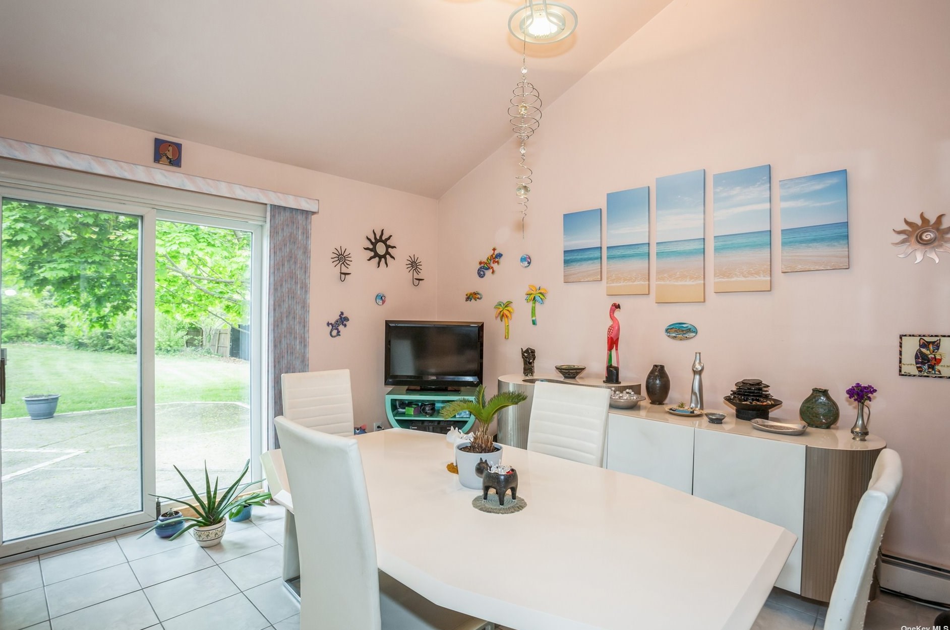 8 Malcolm St, North Bellport NY  11713-1008 exterior