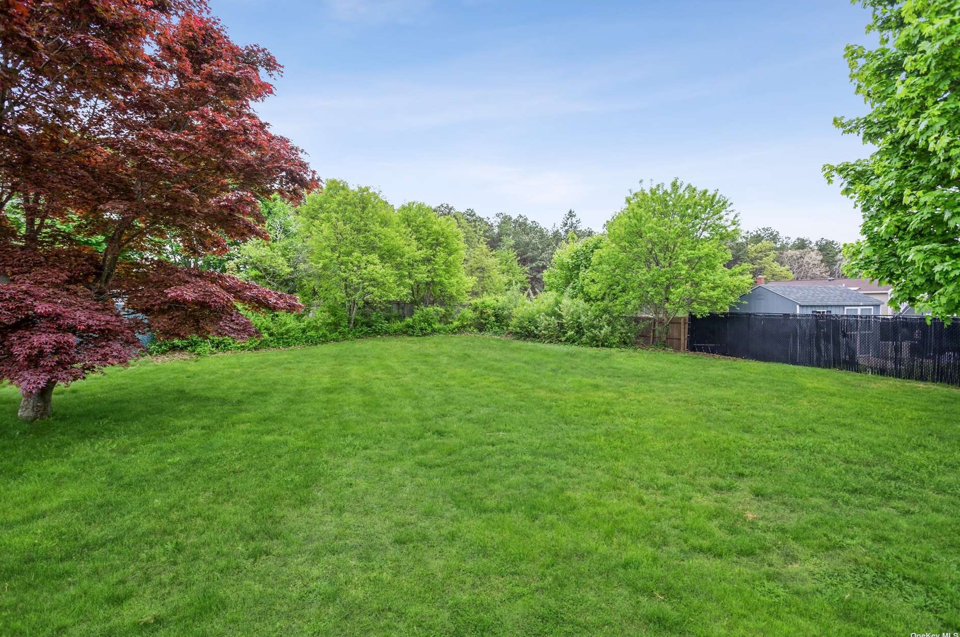 8 Malcolm St, North Bellport NY  11713-1008 exterior