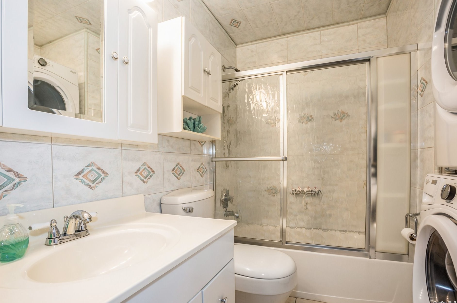 8 Malcolm St, North Bellport NY  11713-1008 exterior