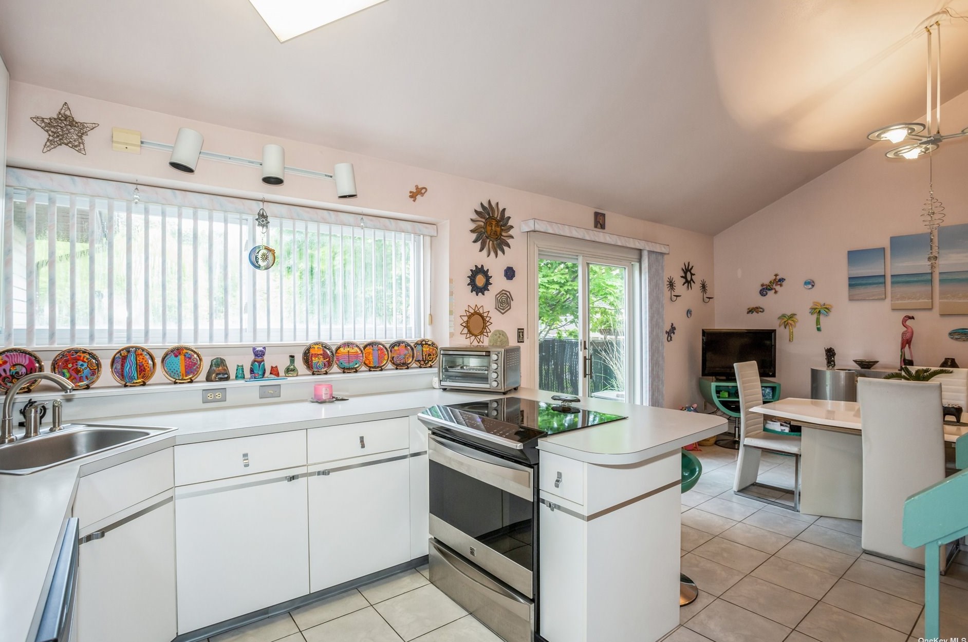 8 Malcolm St, North Bellport NY  11713-1008 exterior