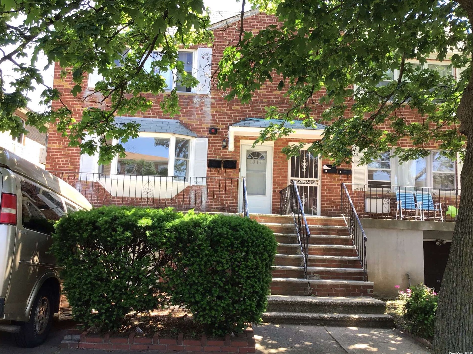 43-17 216th St, Flushing, NY 11361-1227