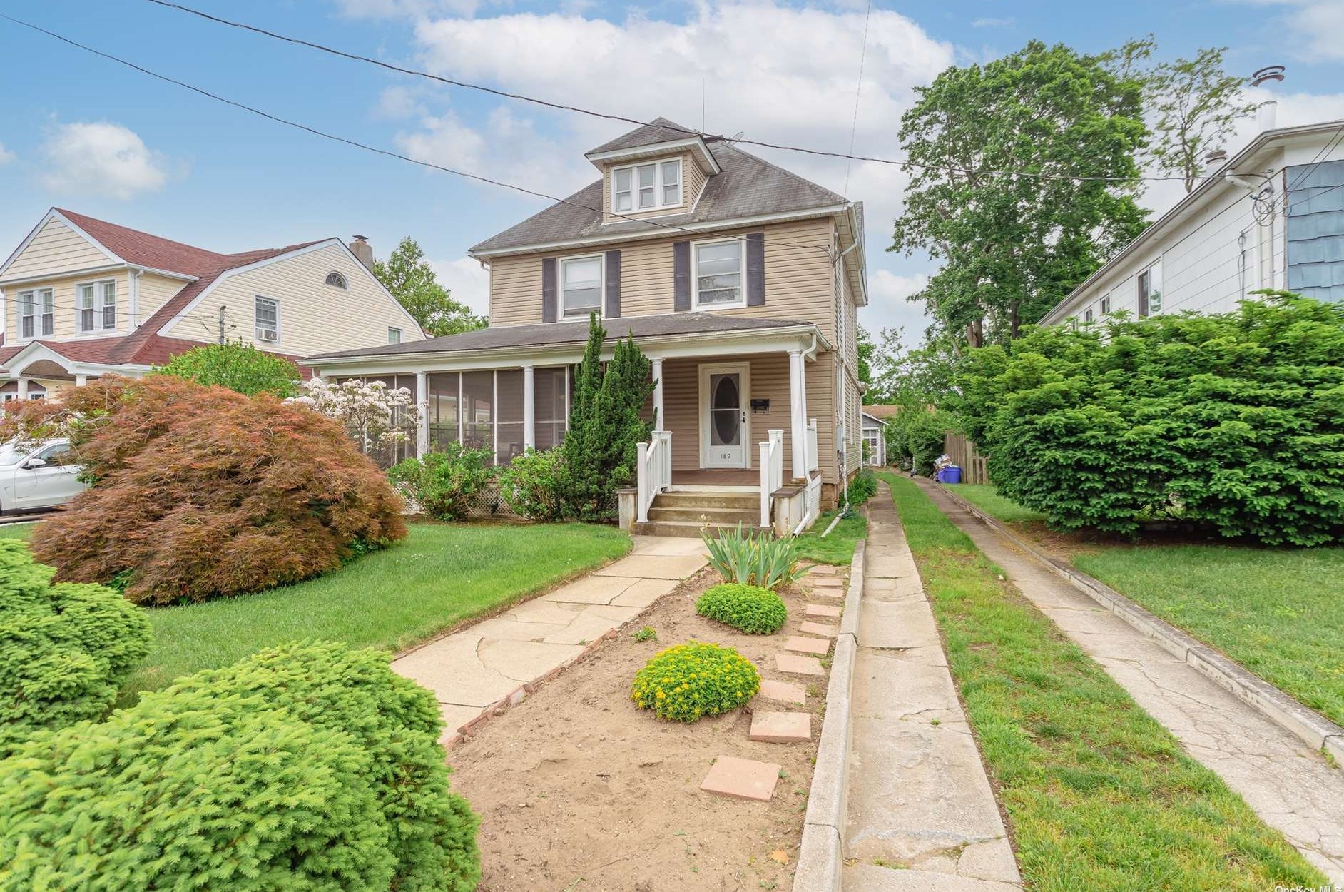 189 Whaley St, Freeport, NY 11520-4222