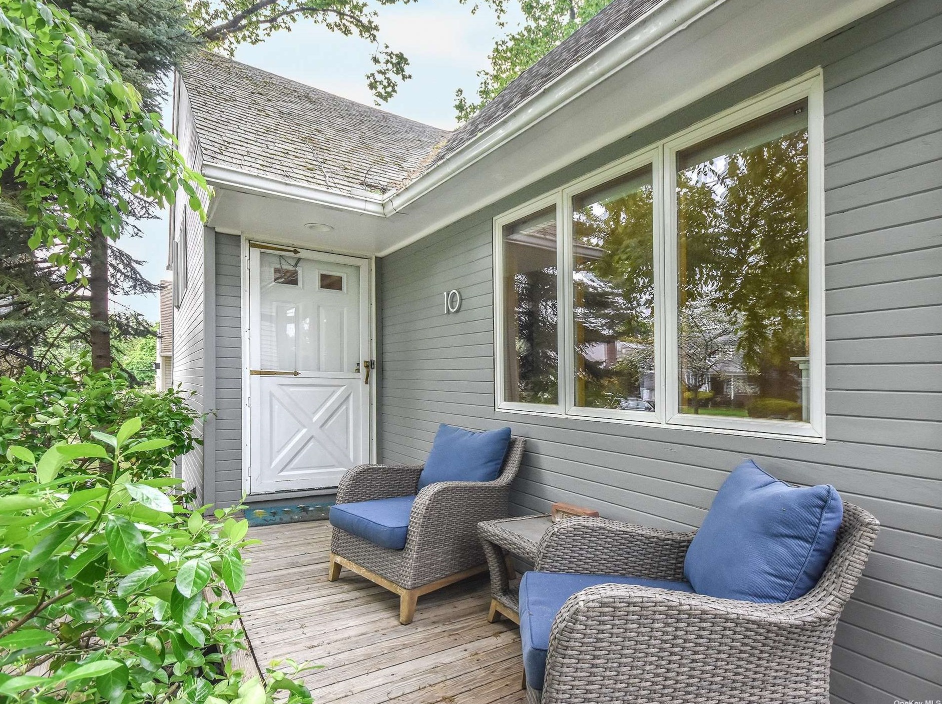 10 Andover Rd, Port Washington, NY 11050-4302