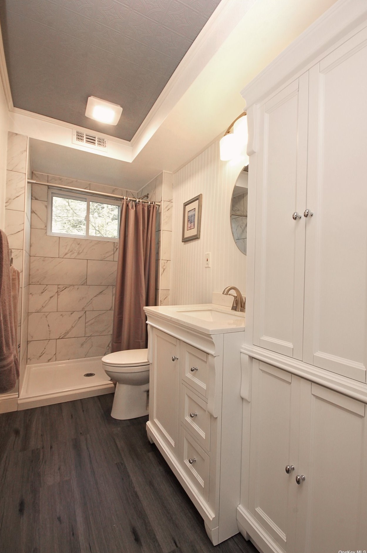 37 Suffolk Ln, East Islip NY  11730-2209 exterior