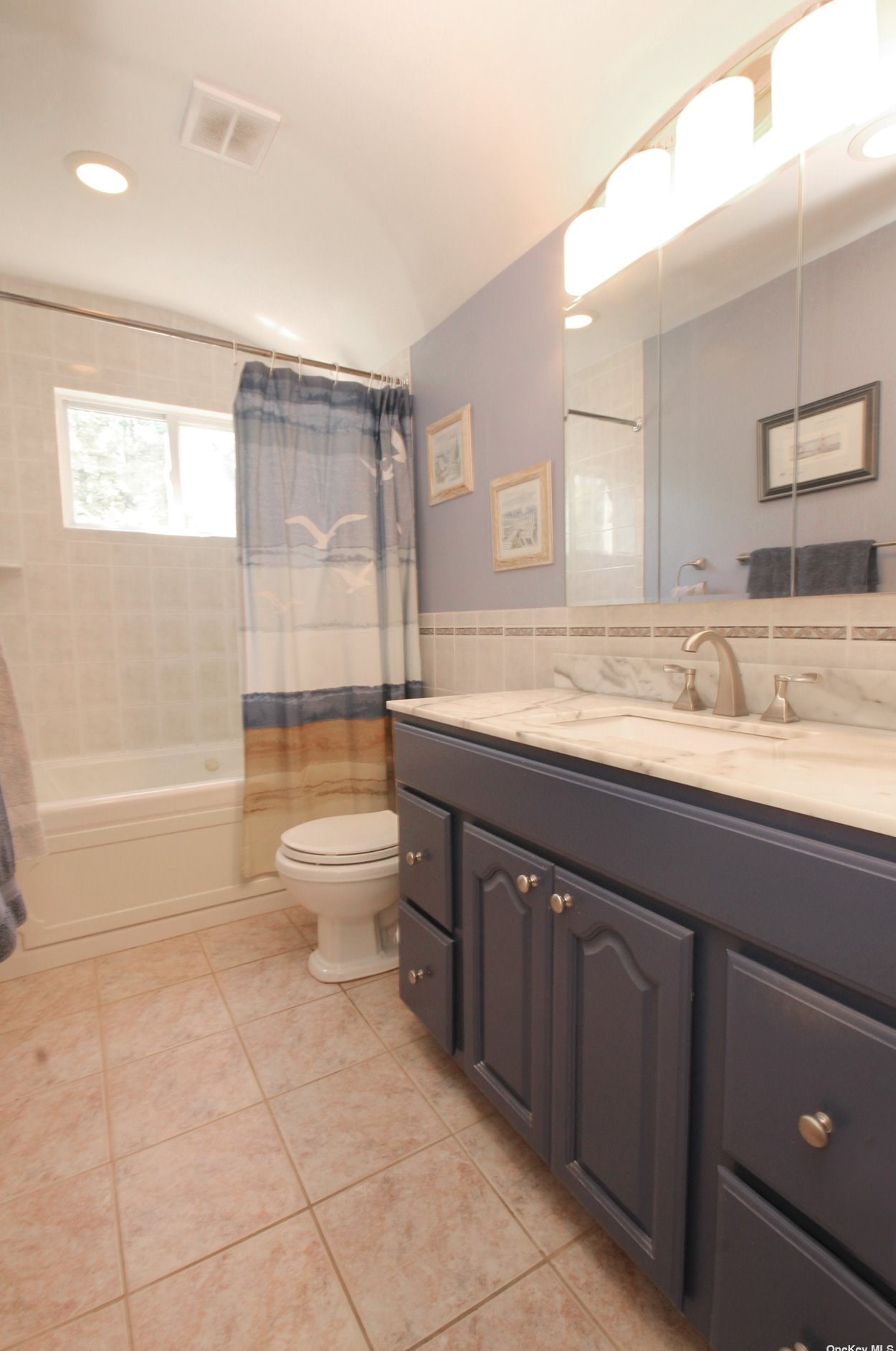37 Suffolk Ln, East Islip NY  11730-2209 exterior