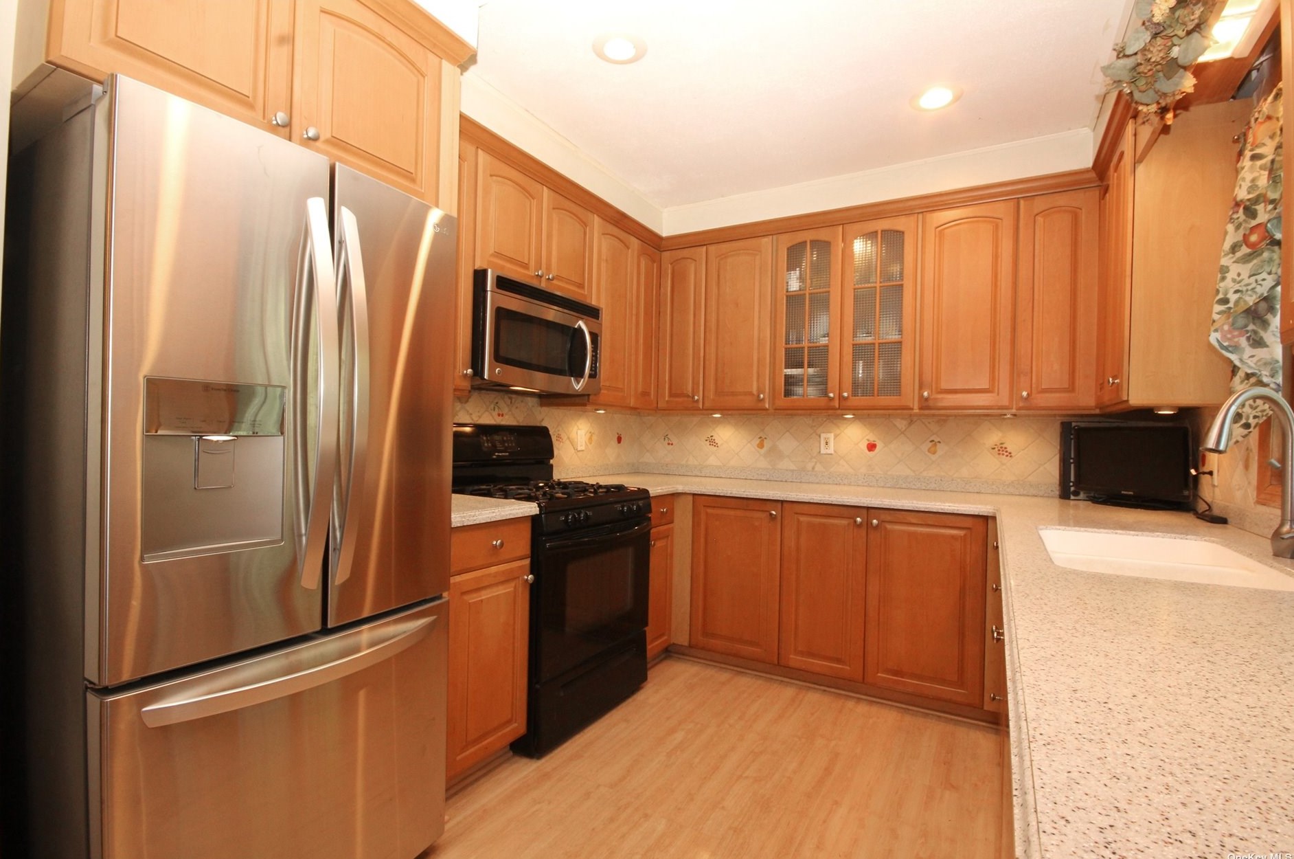 37 Suffolk Ln, East Islip NY  11730-2209 exterior