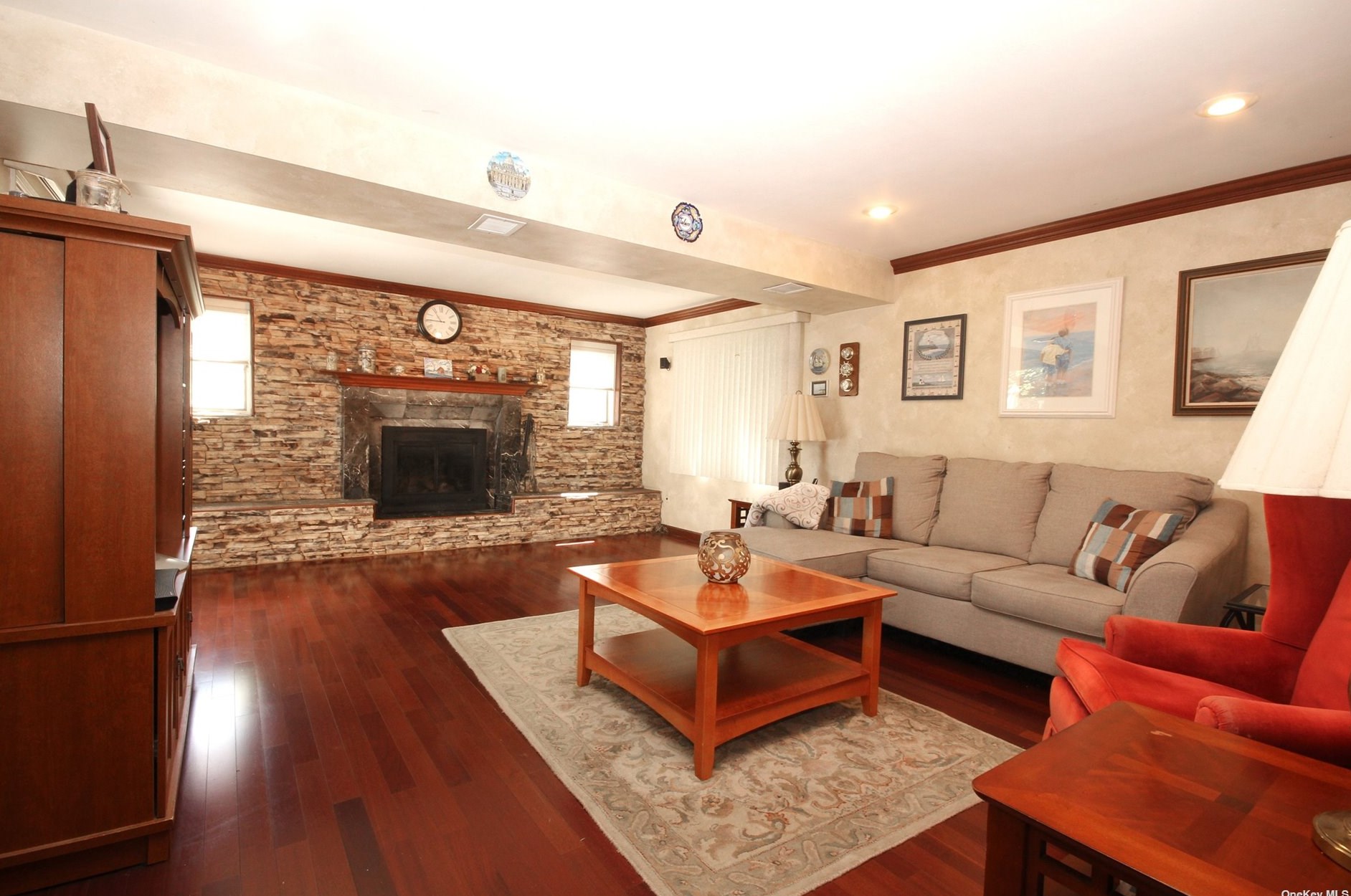 37 Suffolk Ln, East Islip NY  11730-2209 exterior