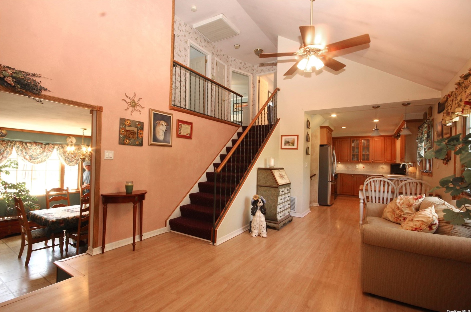 37 Suffolk Ln, East Islip NY  11730-2209 exterior