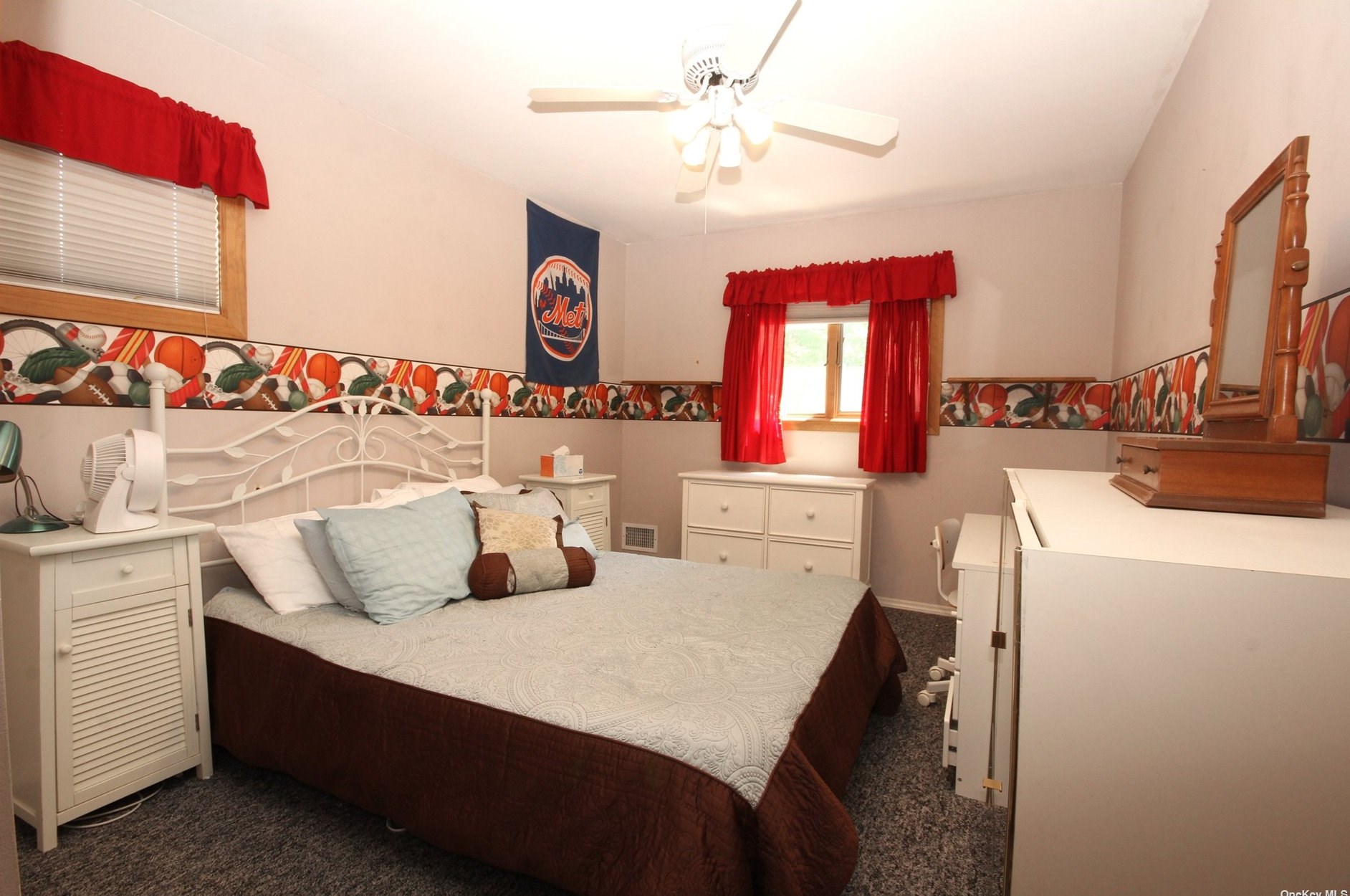 37 Suffolk Ln, East Islip NY  11730-2209 exterior