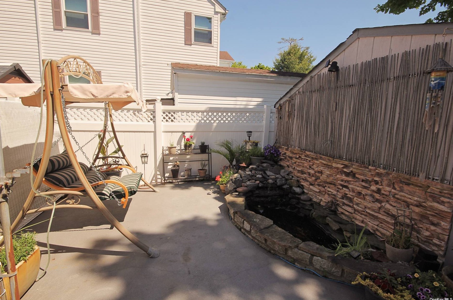 37 Suffolk Ln, East Islip NY  11730-2209 exterior