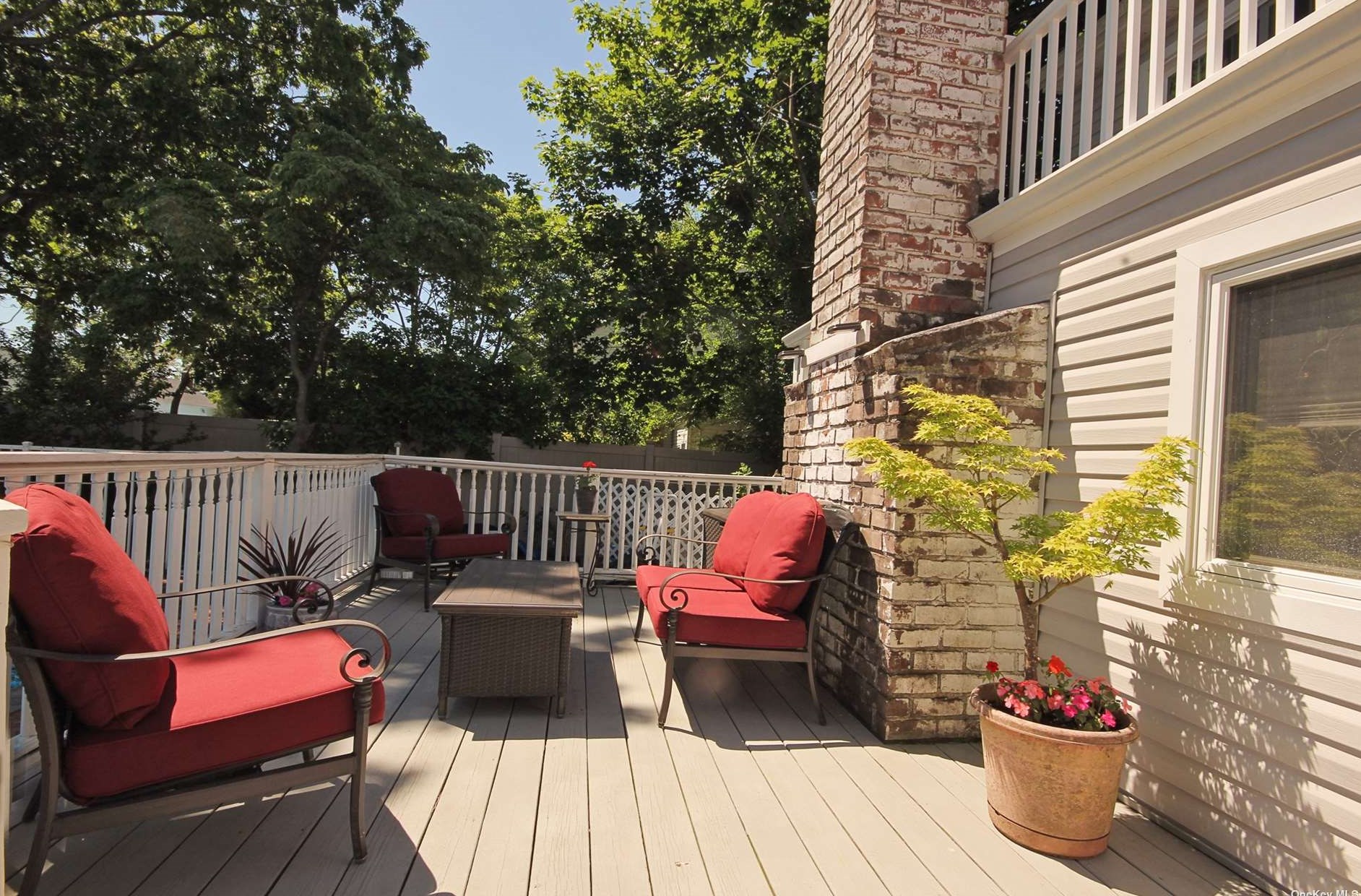 37 Suffolk Ln, East Islip NY  11730-2209 exterior