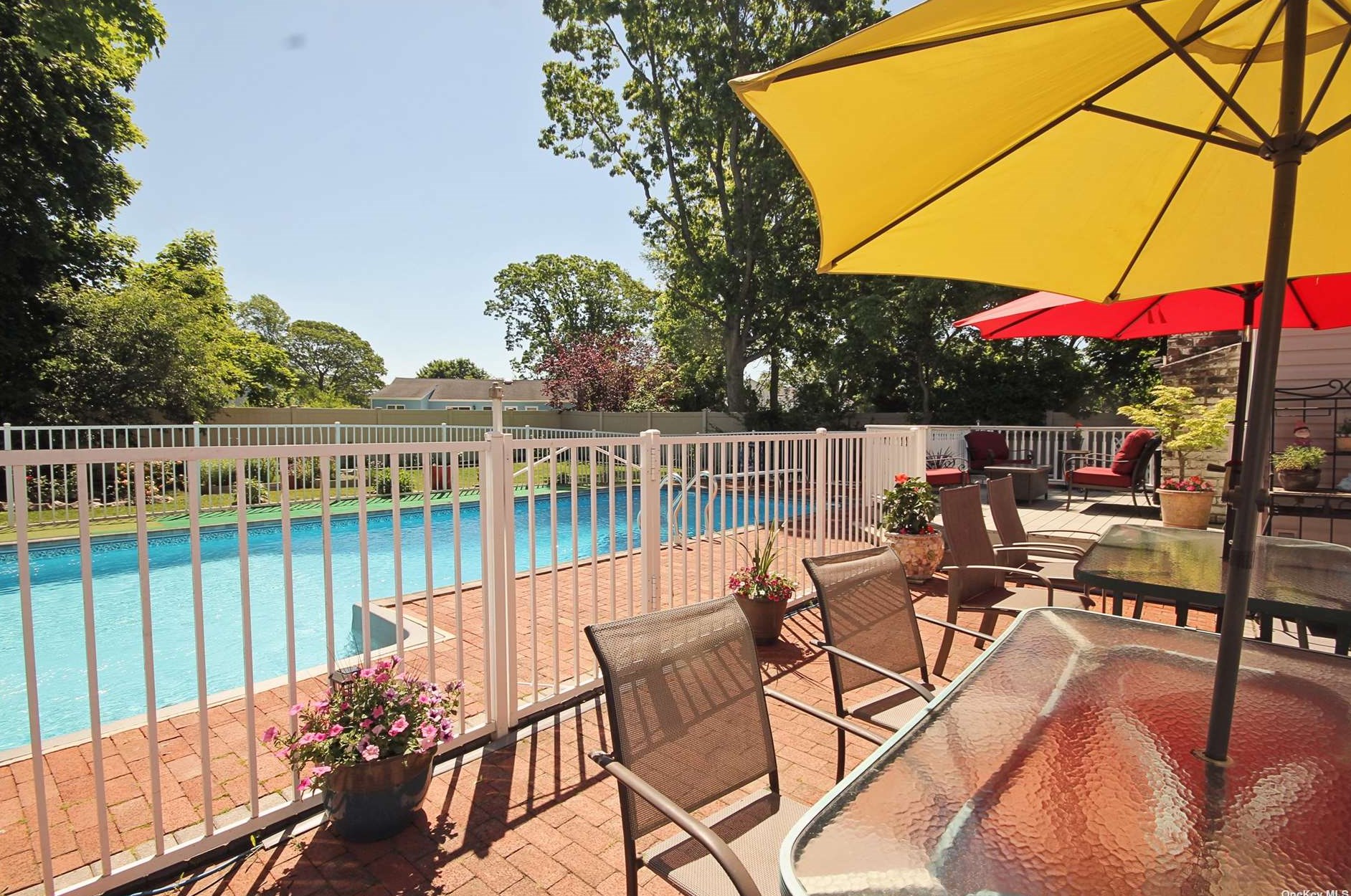 37 Suffolk Ln, East Islip NY  11730-2209 exterior
