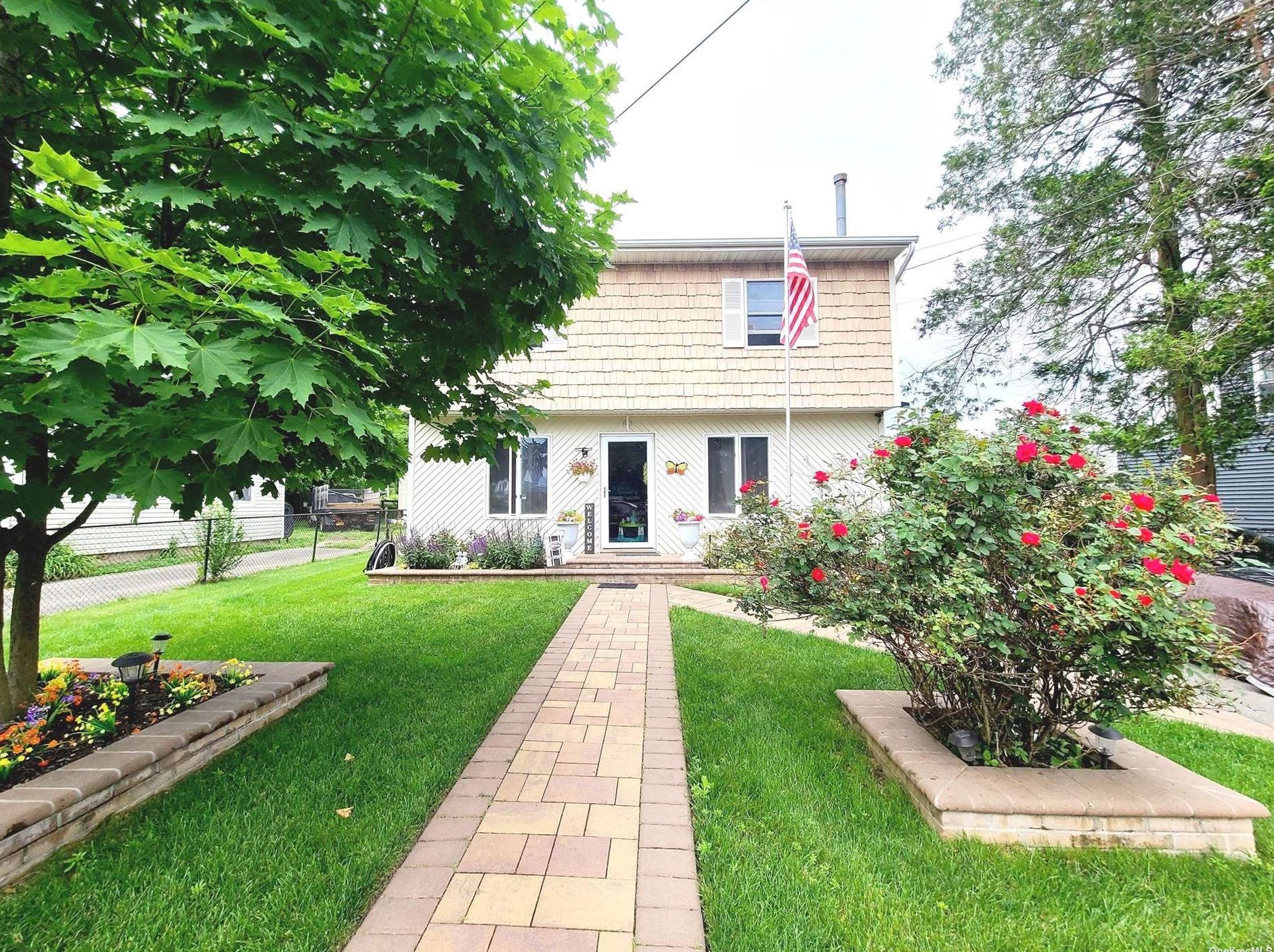 82 E Halley Ln, Central Islip, NY 11722
