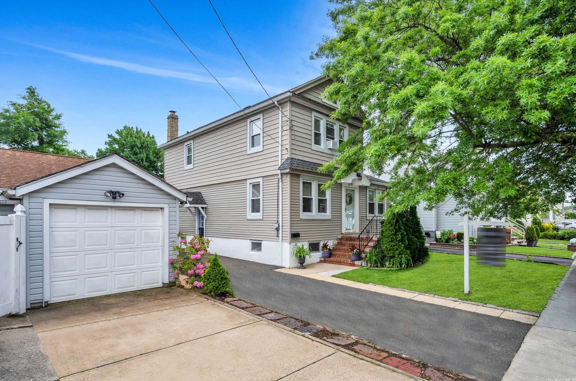 1281 Waverly St, Hewlett, NY 11557